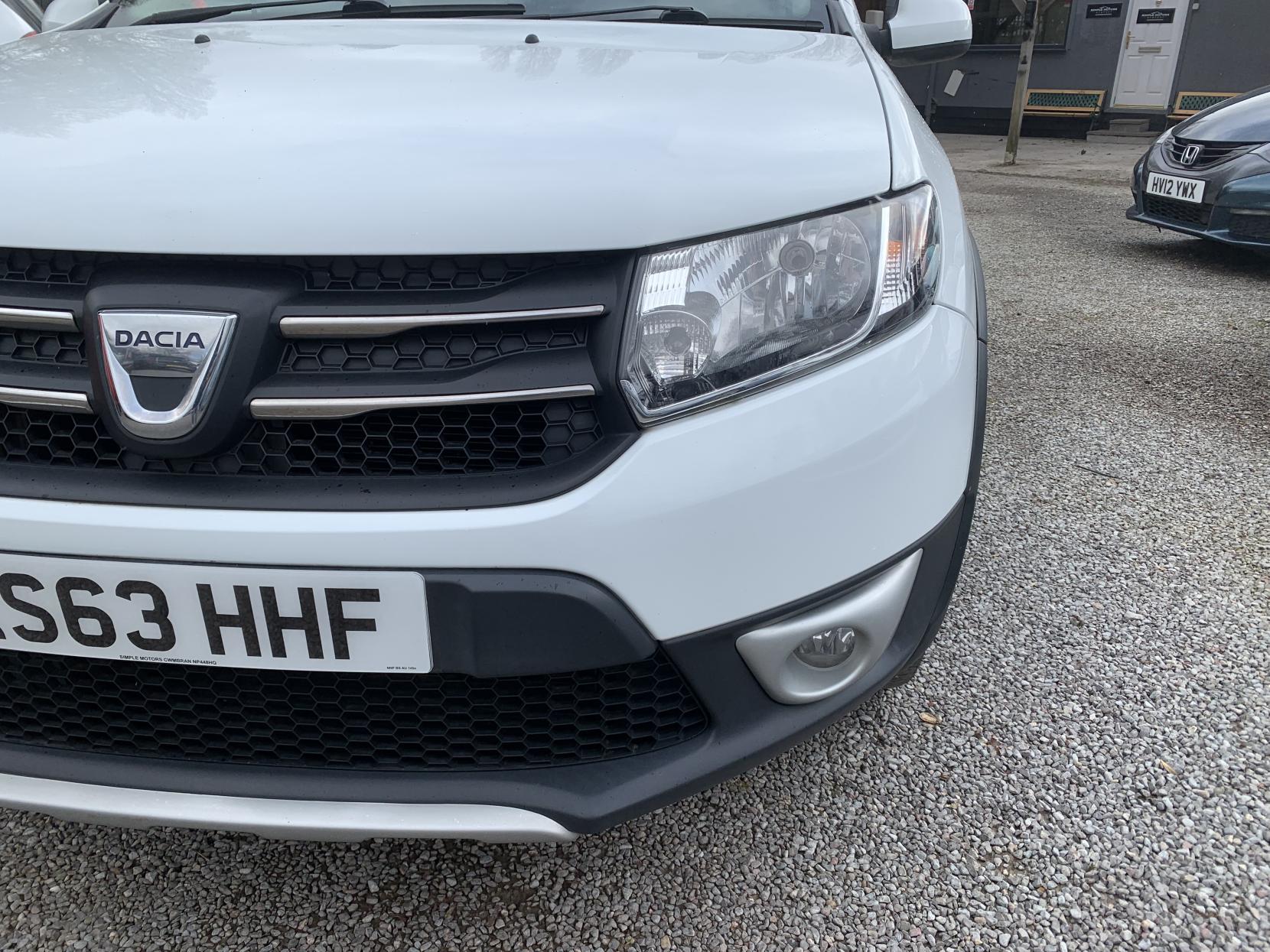 Dacia Sandero Stepway 0.9 TCe Laureate Hatchback 5dr Petrol Manual Euro 5 (90 ps)