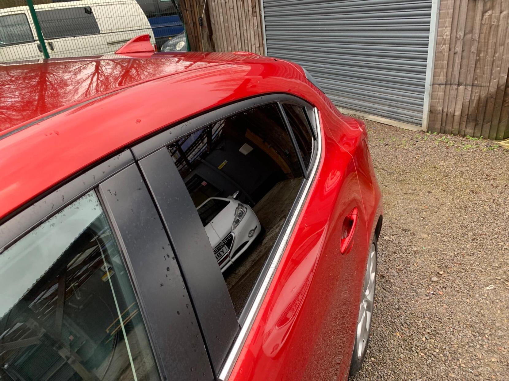 Mazda Mazda3 2.0 SKYACTIV-G Sport Nav Euro 5 (s/s) 5dr