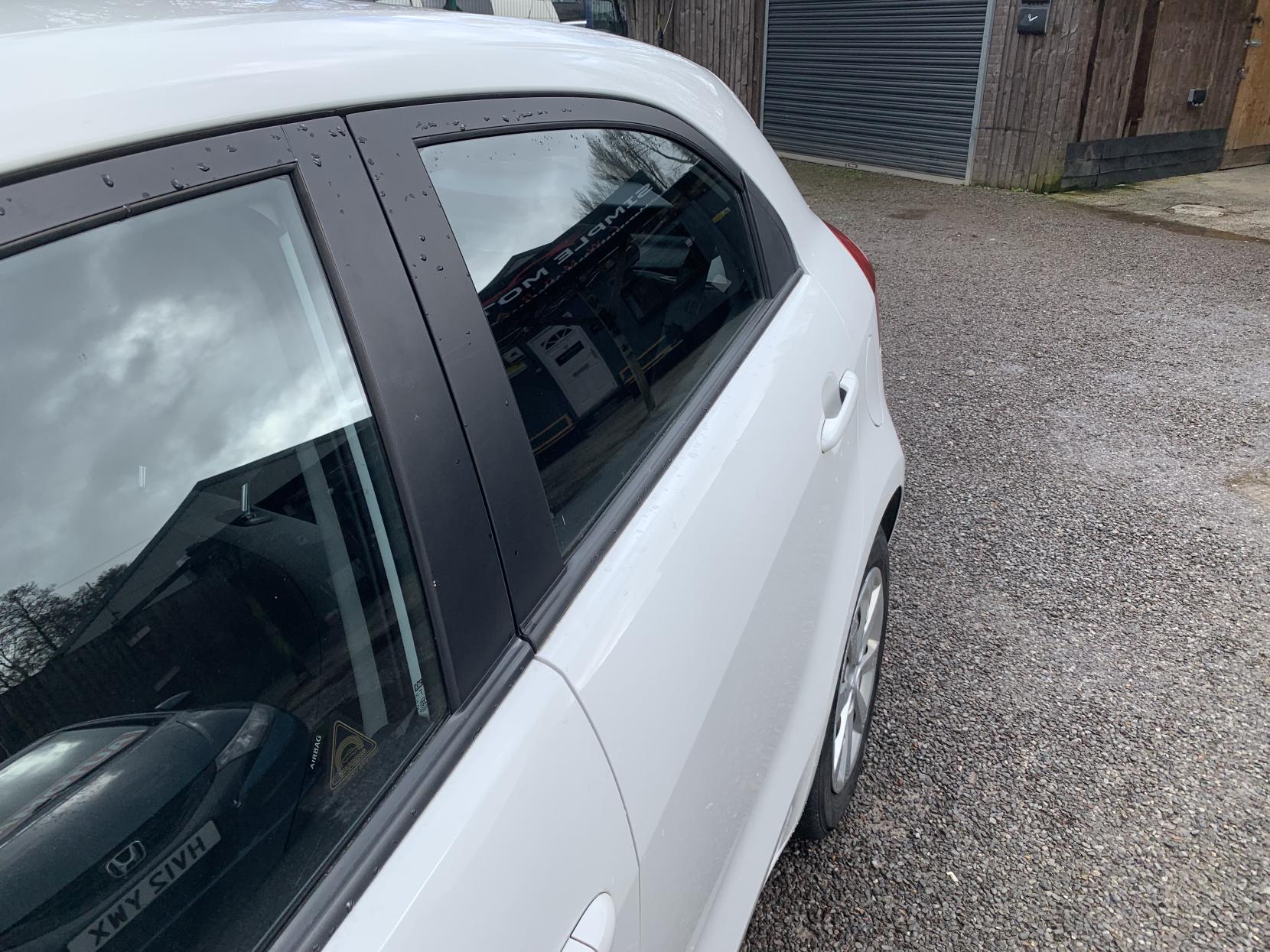 Kia Rio 1.25 1 Air Hatchback 5dr Petrol Manual Euro 5 (84 bhp)