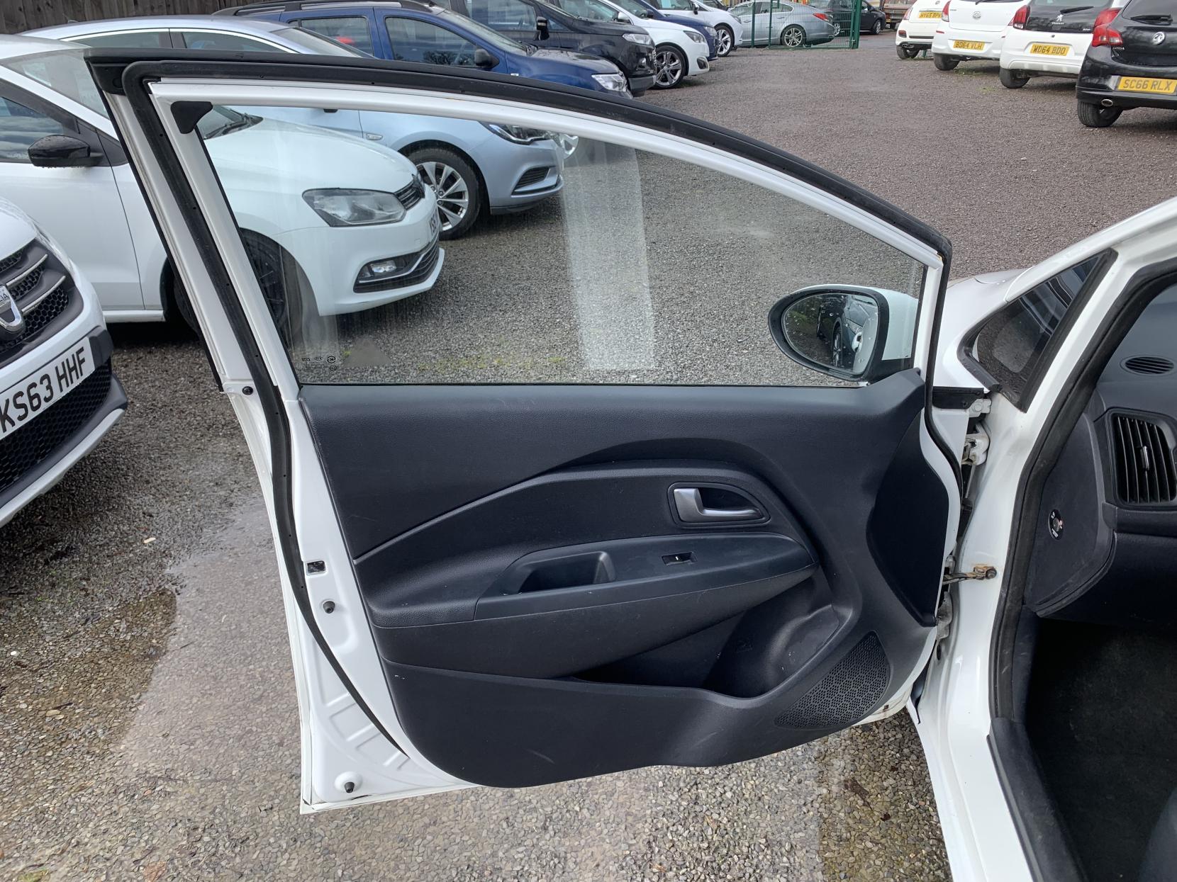 Kia Rio 1.25 1 Air Hatchback 5dr Petrol Manual Euro 5 (84 bhp)