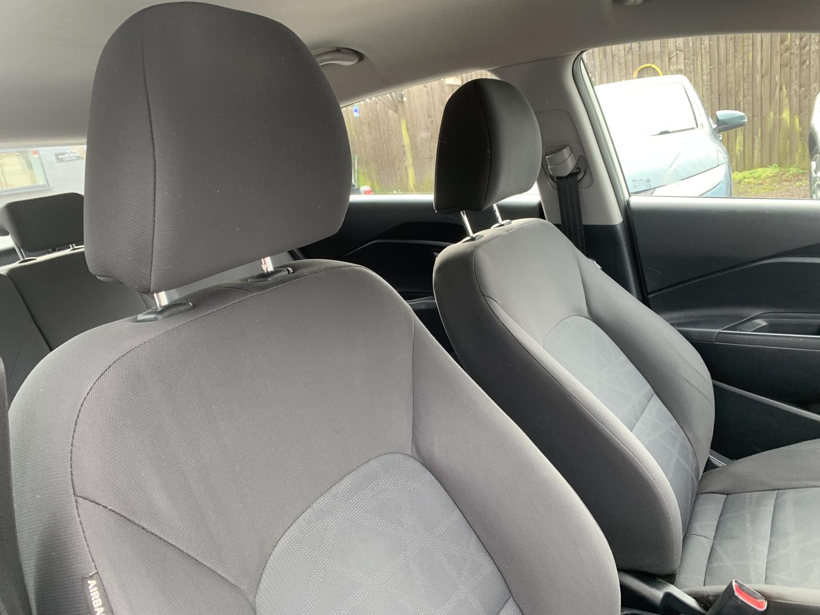 Kia Rio 1.25 1 Air Hatchback 5dr Petrol Manual Euro 5 (84 bhp)