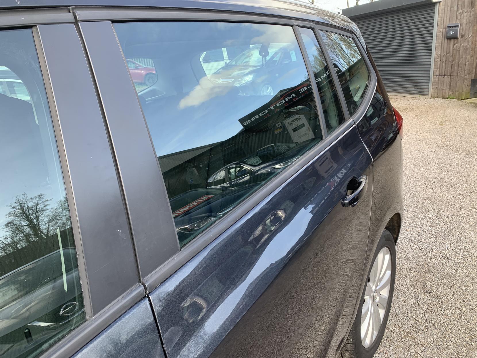 Vauxhall Zafira Tourer 1.4i Turbo Design MPV 5dr Petrol Manual Euro 6 (140 ps)