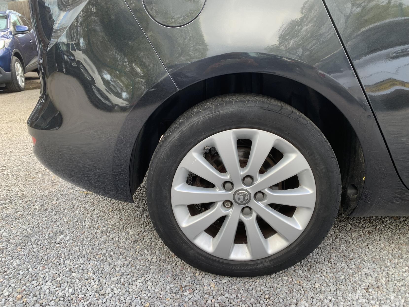 Vauxhall Zafira Tourer 1.4i Turbo Design MPV 5dr Petrol Manual Euro 6 (140 ps)