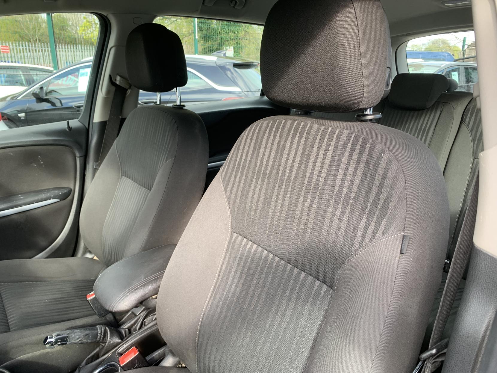 Vauxhall Zafira Tourer 1.4i Turbo Design MPV 5dr Petrol Manual Euro 6 (140 ps)