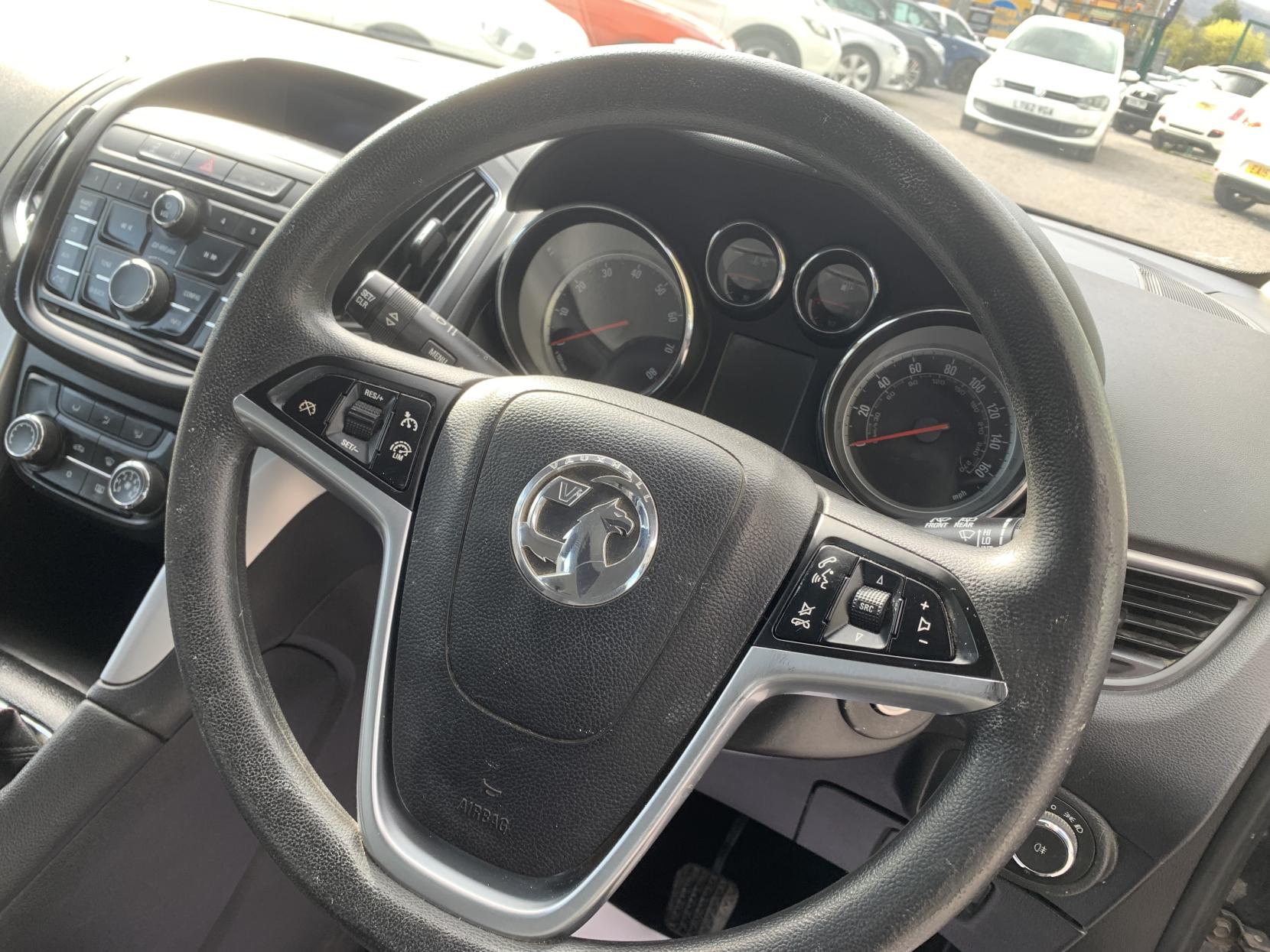 Vauxhall Zafira Tourer 1.4i Turbo Design MPV 5dr Petrol Manual Euro 6 (140 ps)