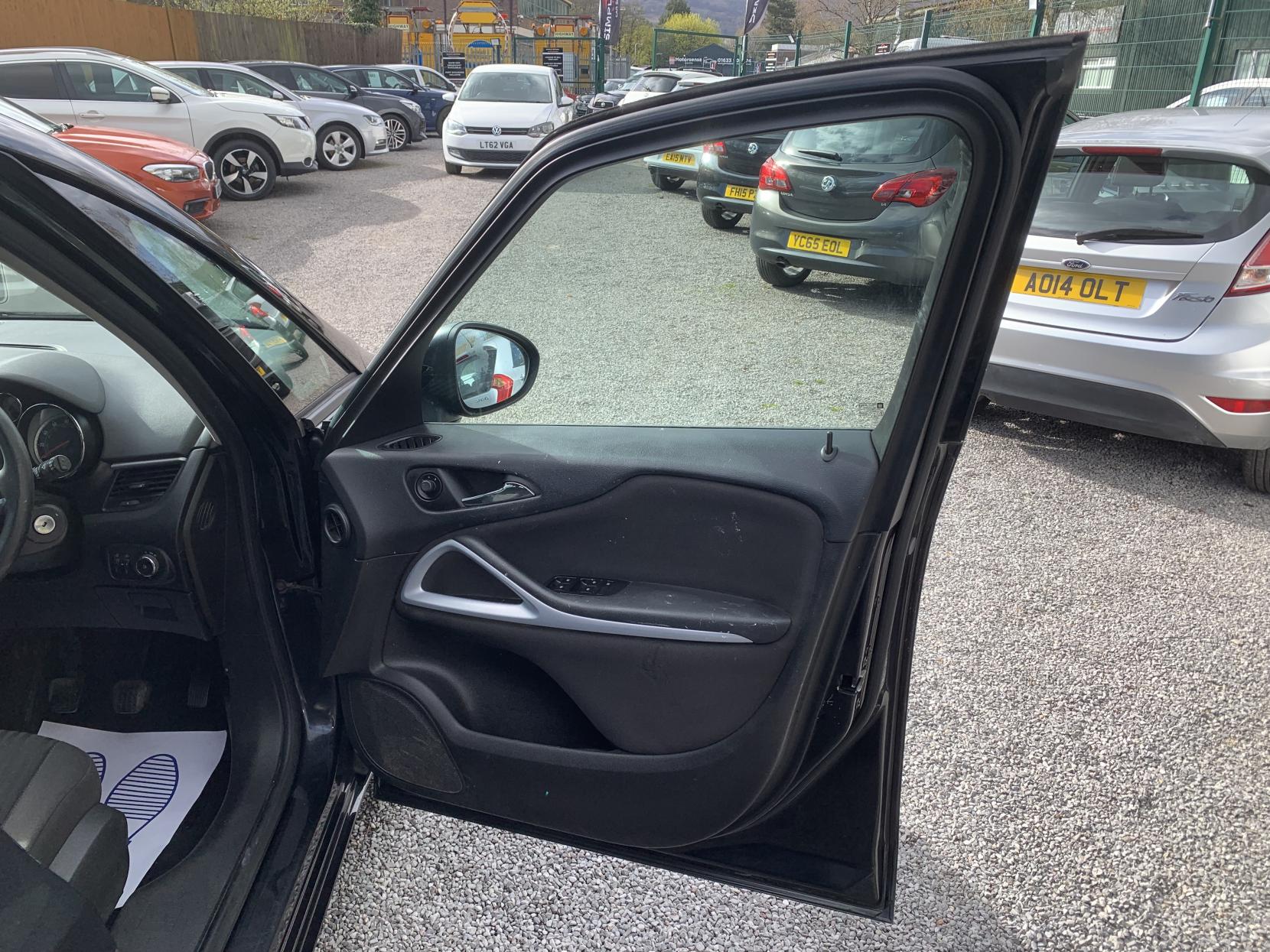 Vauxhall Zafira Tourer 1.4i Turbo Design MPV 5dr Petrol Manual Euro 6 (140 ps)