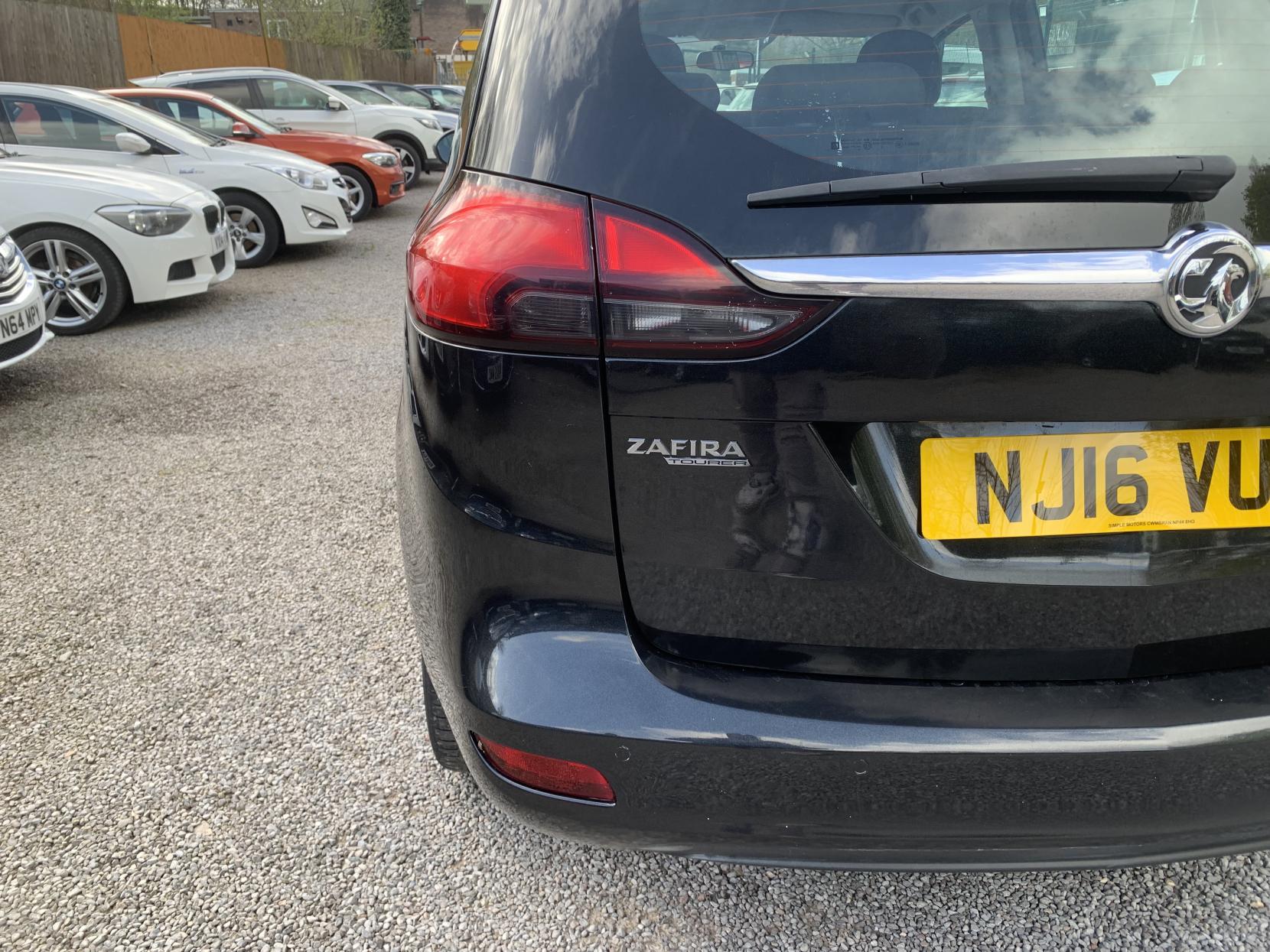 Vauxhall Zafira Tourer 1.4i Turbo Design MPV 5dr Petrol Manual Euro 6 (140 ps)