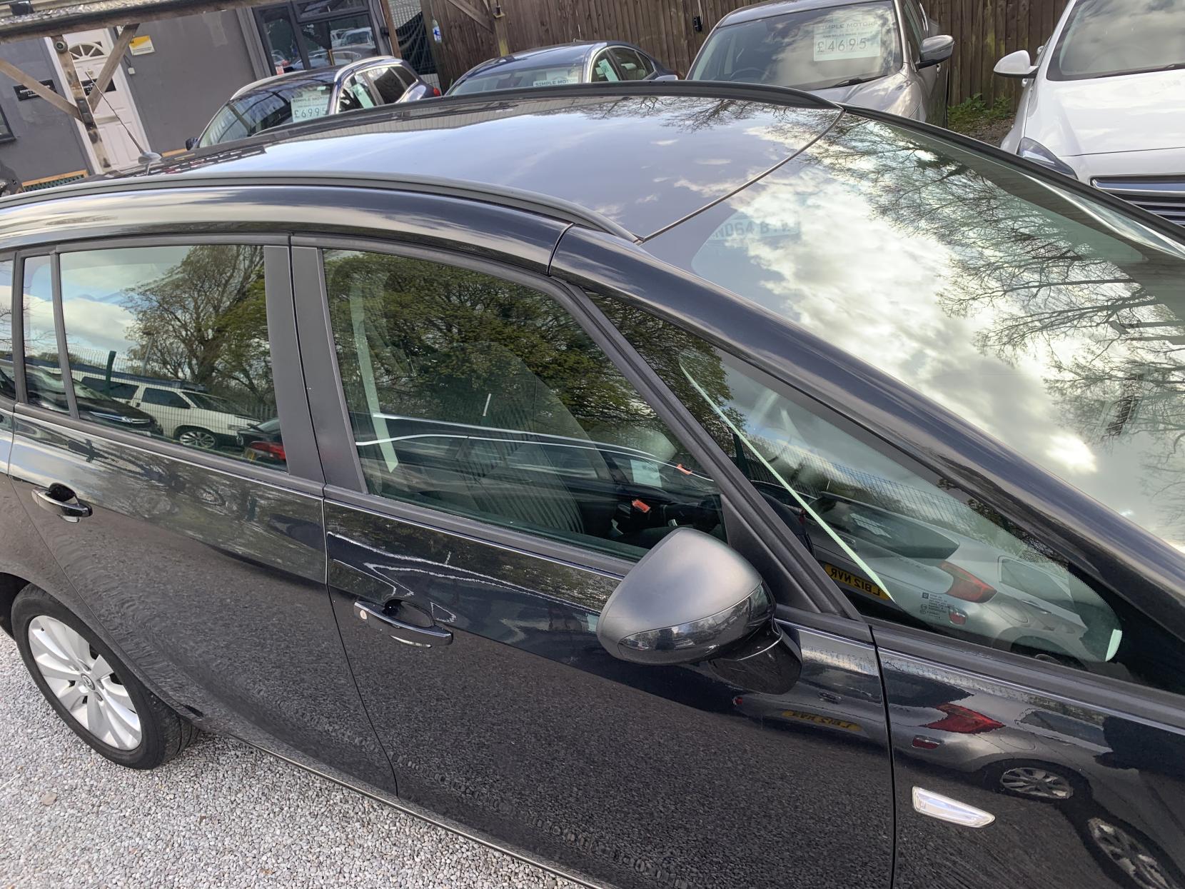 Vauxhall Zafira Tourer 1.4i Turbo Design MPV 5dr Petrol Manual Euro 6 (140 ps)