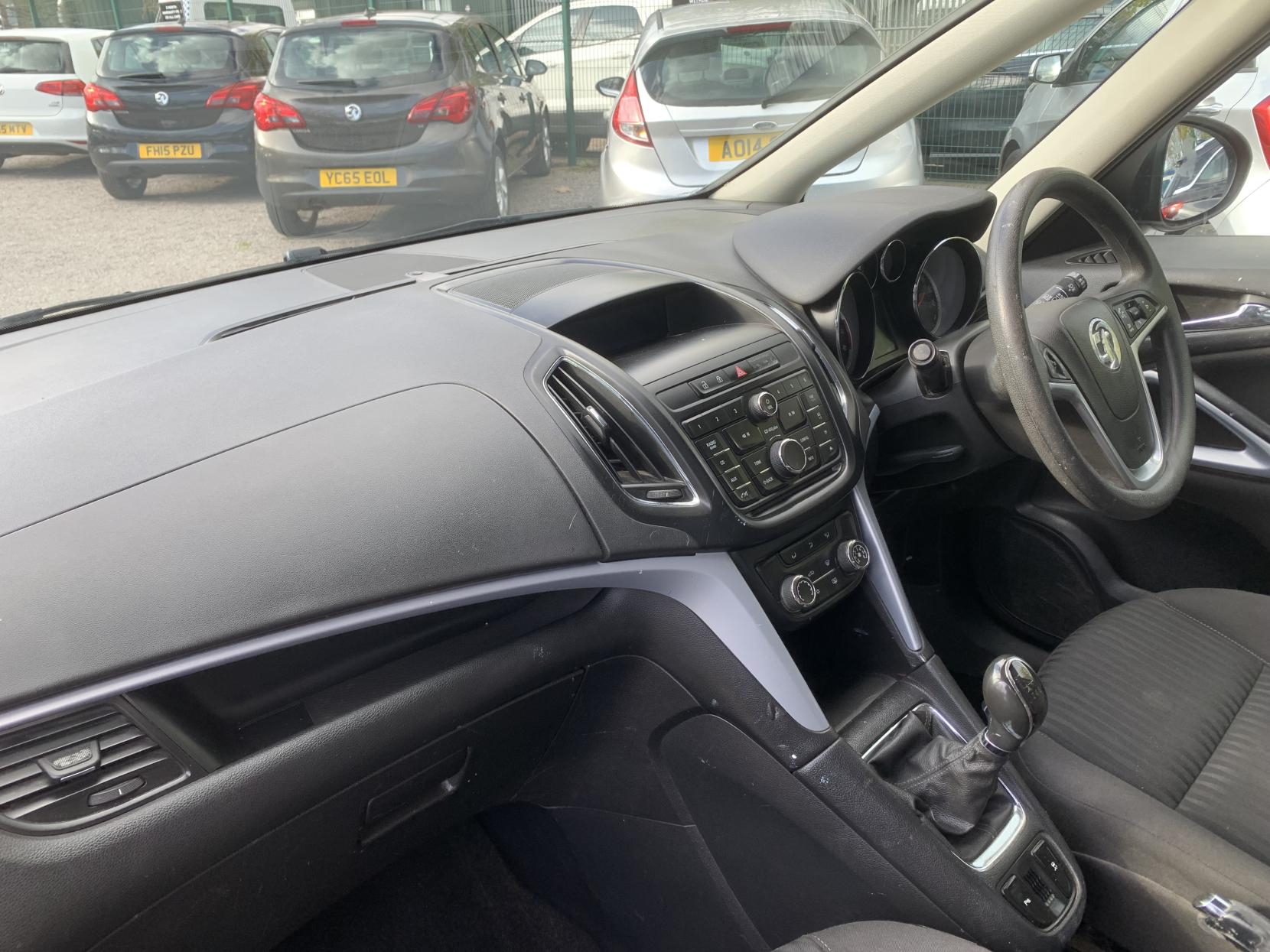 Vauxhall Zafira Tourer 1.4i Turbo Design MPV 5dr Petrol Manual Euro 6 (140 ps)