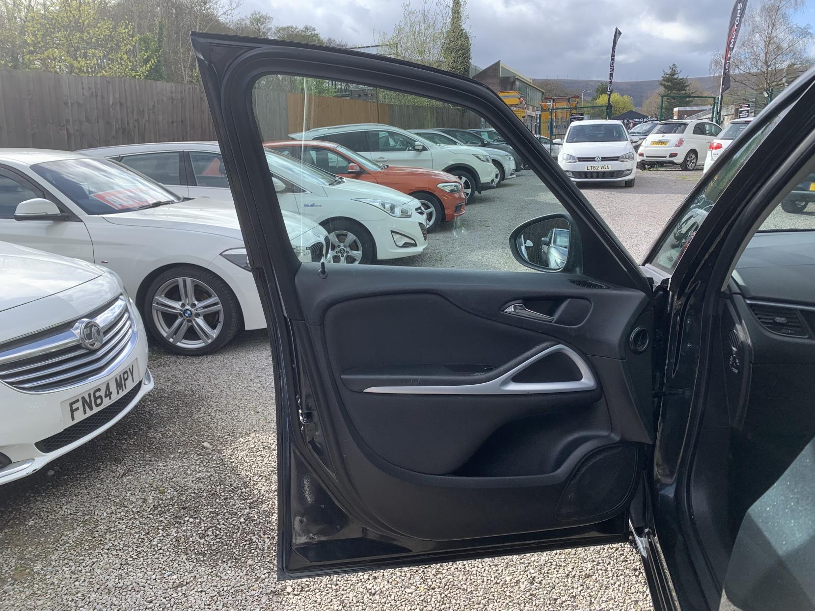 Vauxhall Zafira Tourer 1.4i Turbo Design MPV 5dr Petrol Manual Euro 6 (140 ps)