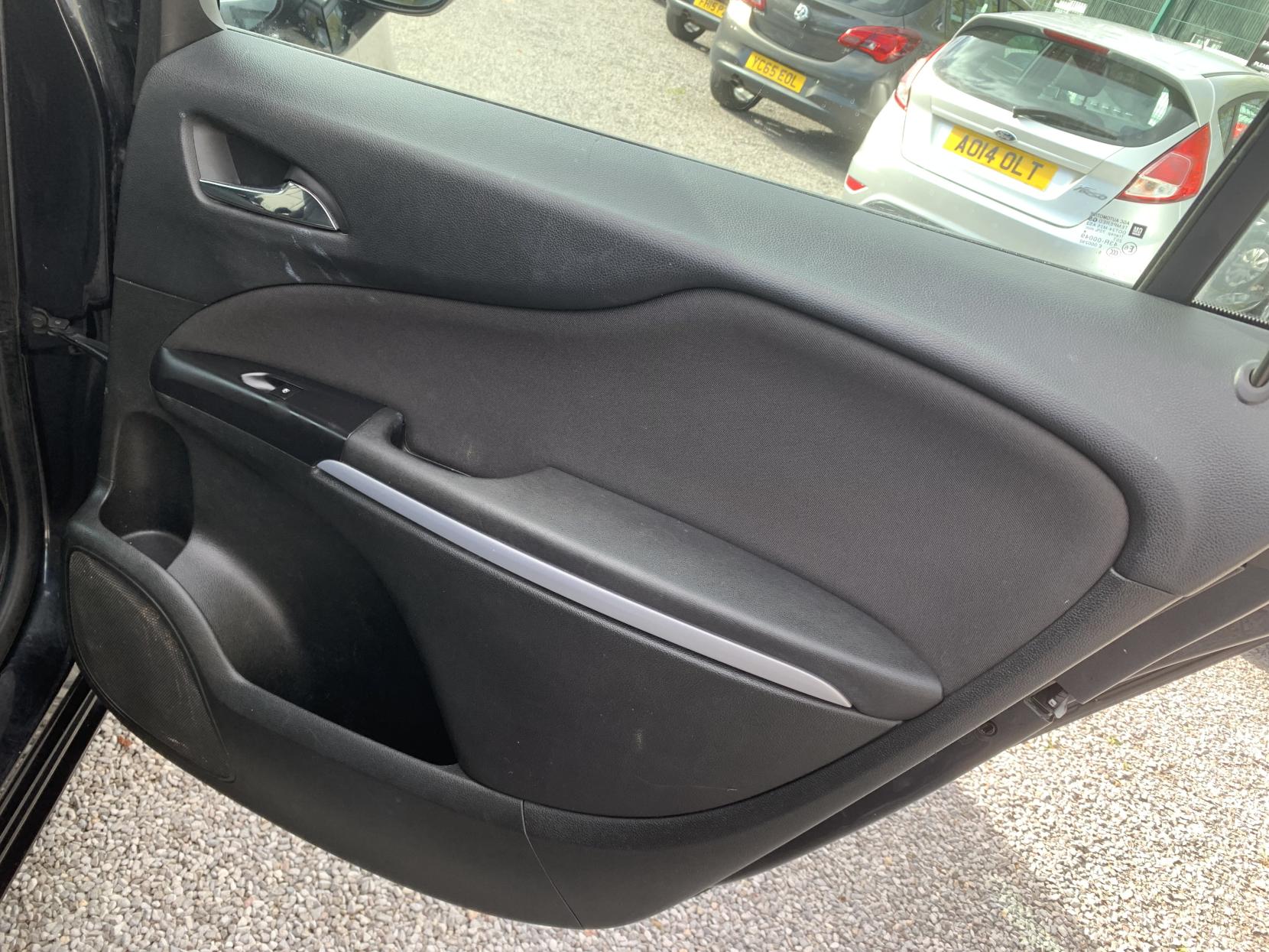 Vauxhall Zafira Tourer 1.4i Turbo Design MPV 5dr Petrol Manual Euro 6 (140 ps)