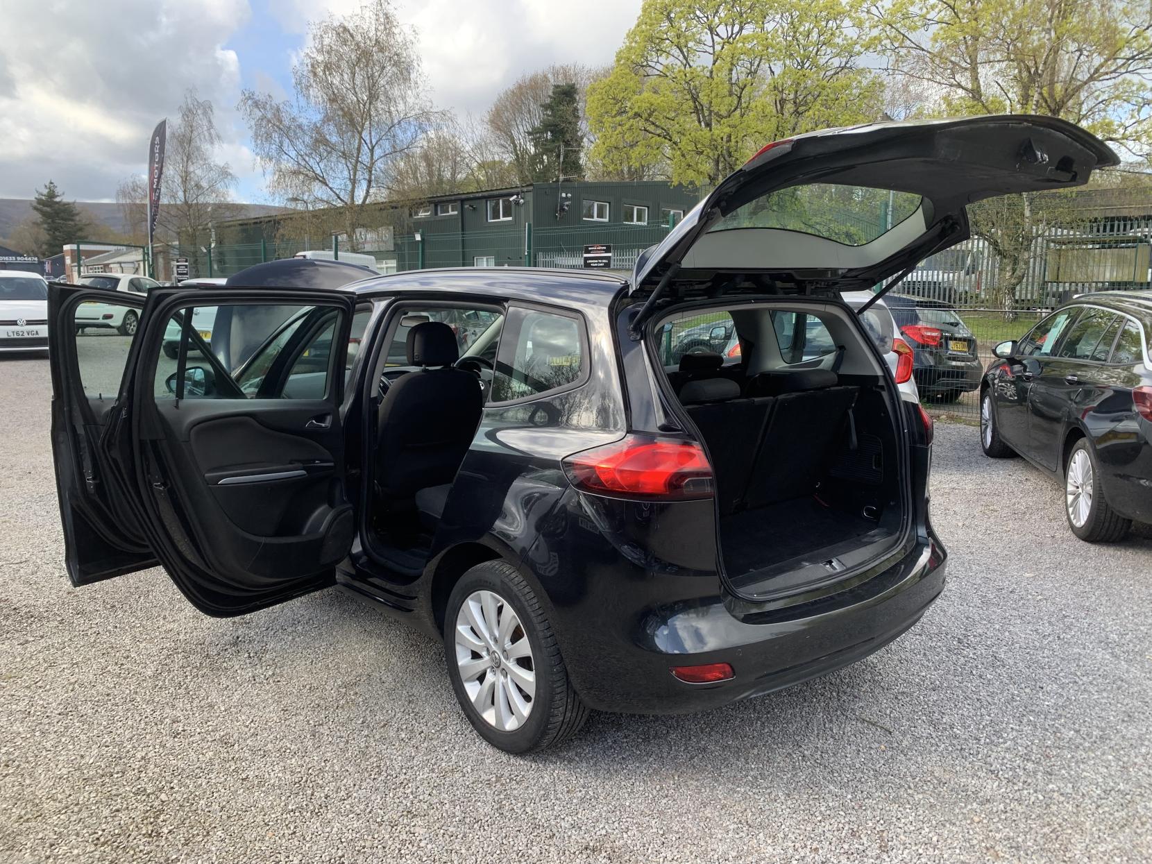 Vauxhall Zafira Tourer 1.4i Turbo Design MPV 5dr Petrol Manual Euro 6 (140 ps)