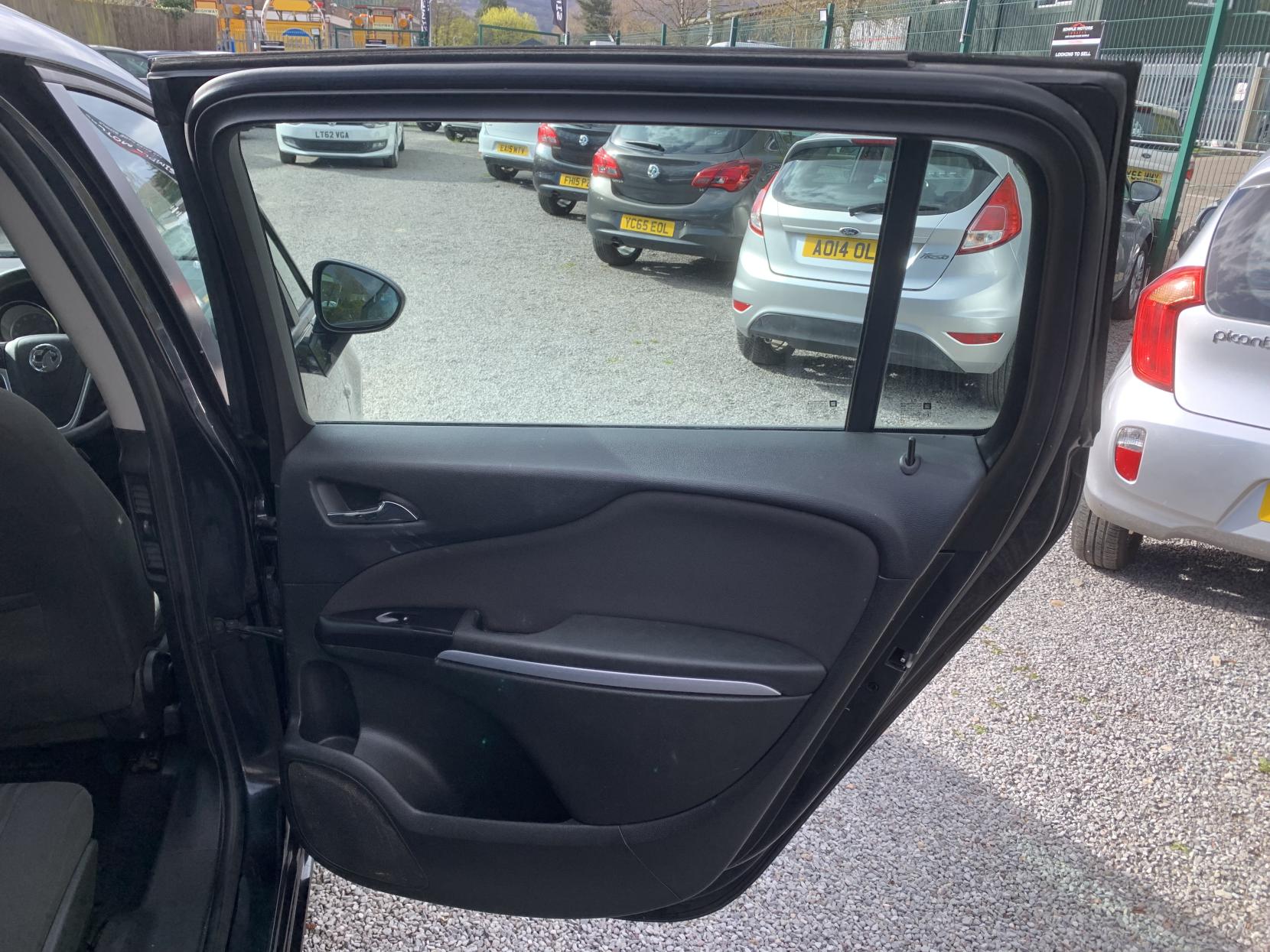 Vauxhall Zafira Tourer 1.4i Turbo Design MPV 5dr Petrol Manual Euro 6 (140 ps)