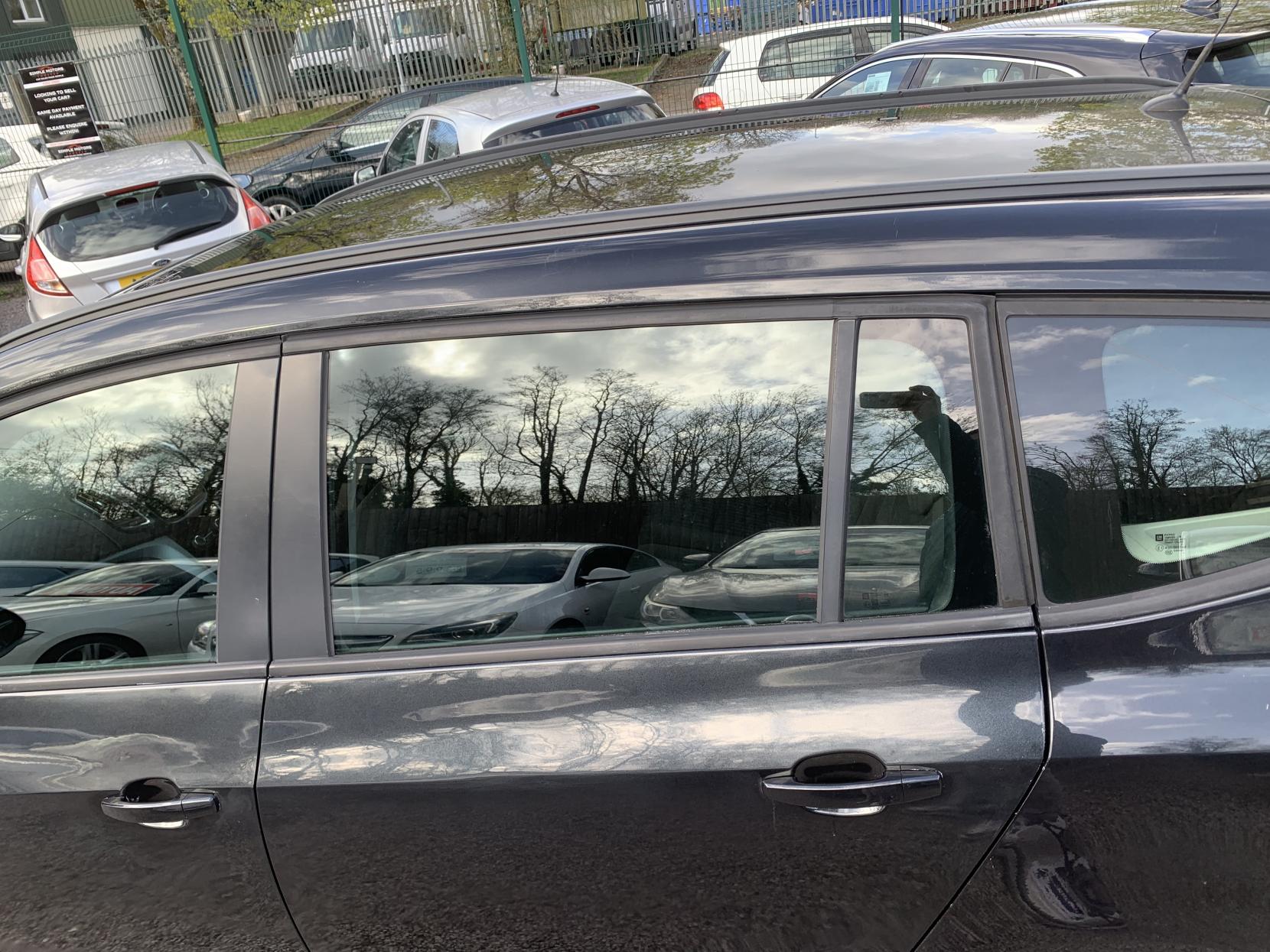 Vauxhall Zafira Tourer 1.4i Turbo Design MPV 5dr Petrol Manual Euro 6 (140 ps)