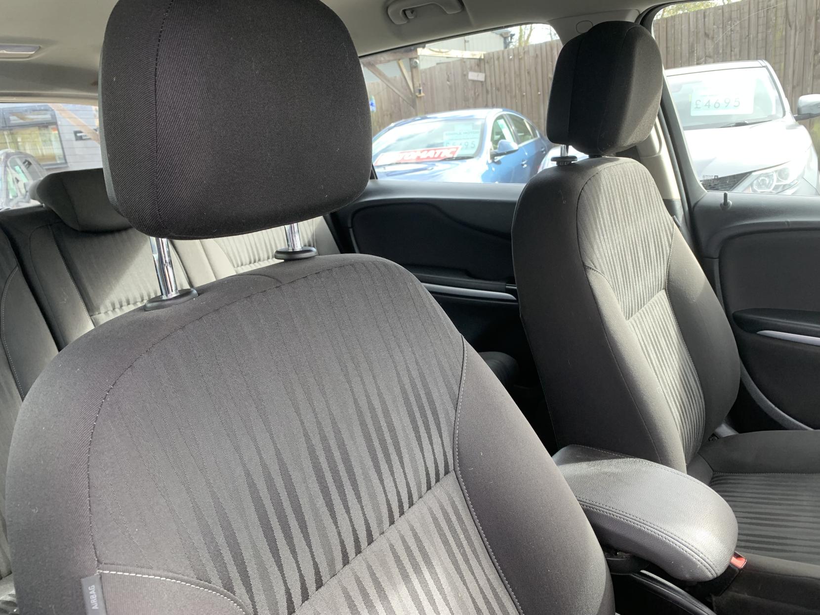 Vauxhall Zafira Tourer 1.4i Turbo Design MPV 5dr Petrol Manual Euro 6 (140 ps)