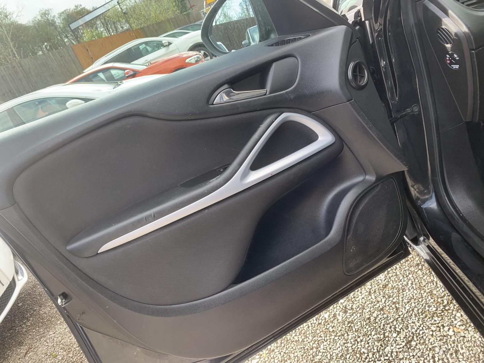 Vauxhall Zafira Tourer 1.4i Turbo Design MPV 5dr Petrol Manual Euro 6 (140 ps)