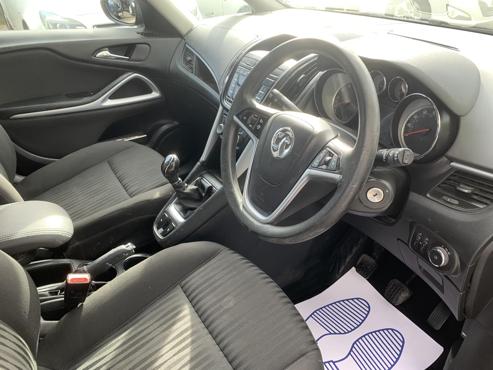 Vauxhall Zafira Tourer 1.4i Turbo Design MPV 5dr Petrol Manual Euro 6 (140 ps)