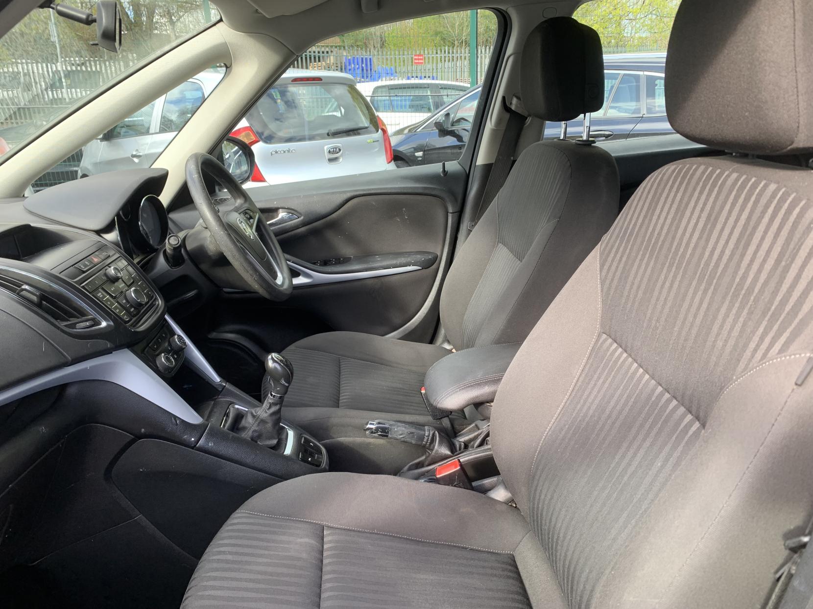 Vauxhall Zafira Tourer 1.4i Turbo Design MPV 5dr Petrol Manual Euro 6 (140 ps)