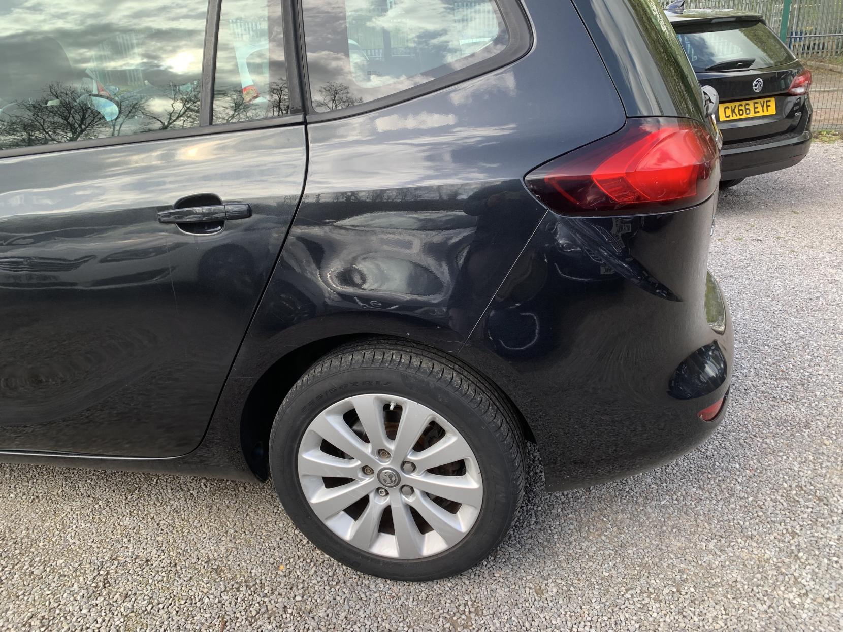 Vauxhall Zafira Tourer 1.4i Turbo Design MPV 5dr Petrol Manual Euro 6 (140 ps)