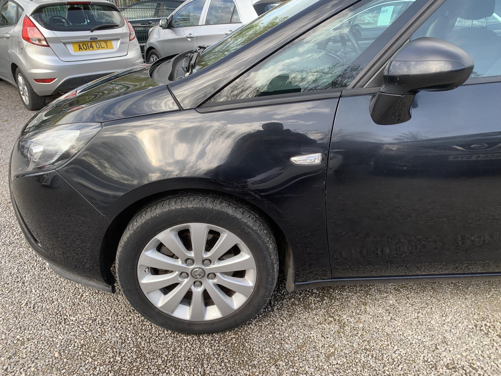 Vauxhall Zafira Tourer 1.4i Turbo Design MPV 5dr Petrol Manual Euro 6 (140 ps)