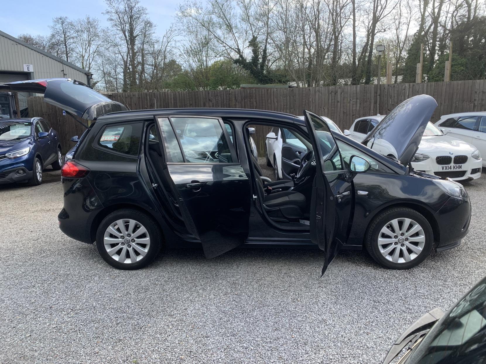 Vauxhall Zafira Tourer 1.4i Turbo Design MPV 5dr Petrol Manual Euro 6 (140 ps)