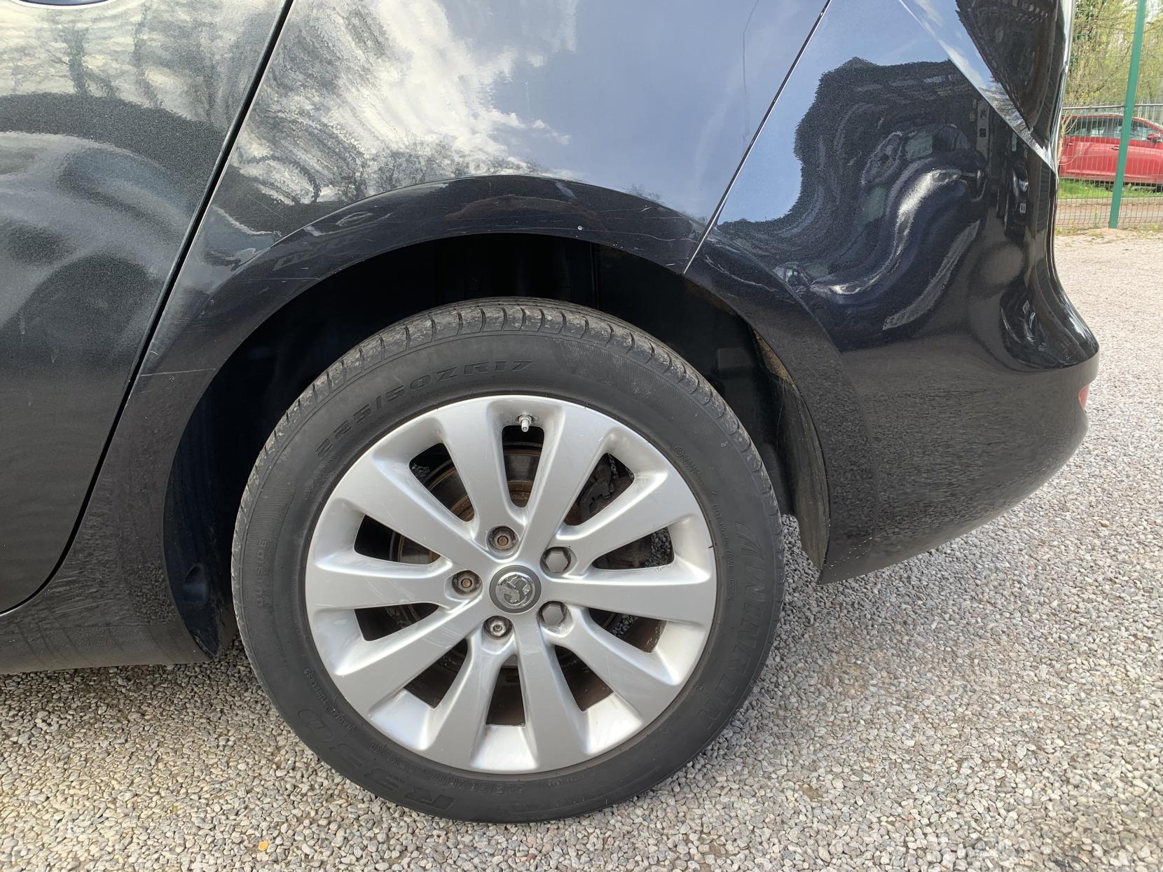 Vauxhall Zafira Tourer 1.4i Turbo Design MPV 5dr Petrol Manual Euro 6 (140 ps)