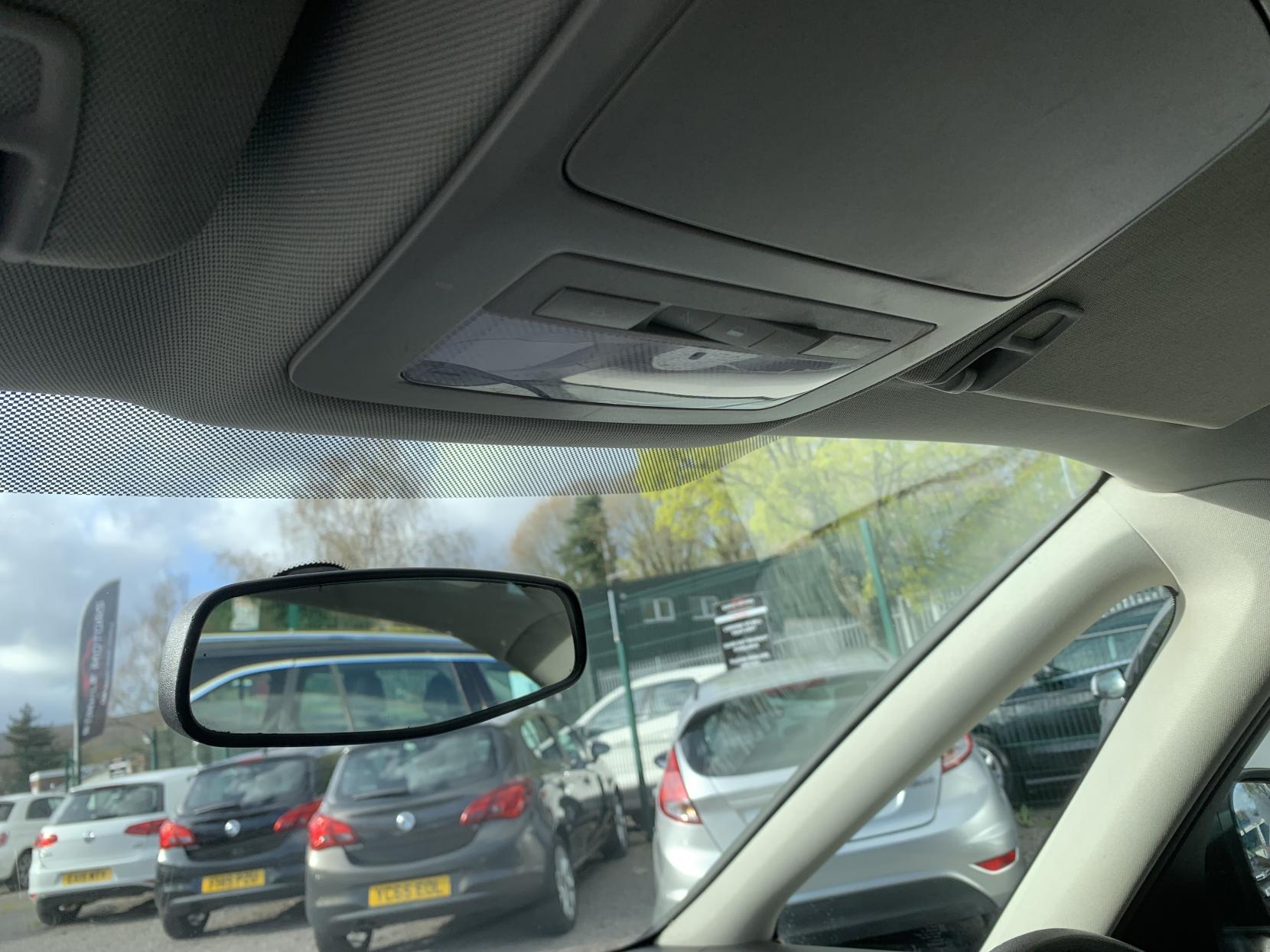 Vauxhall Zafira Tourer 1.4i Turbo Design MPV 5dr Petrol Manual Euro 6 (140 ps)