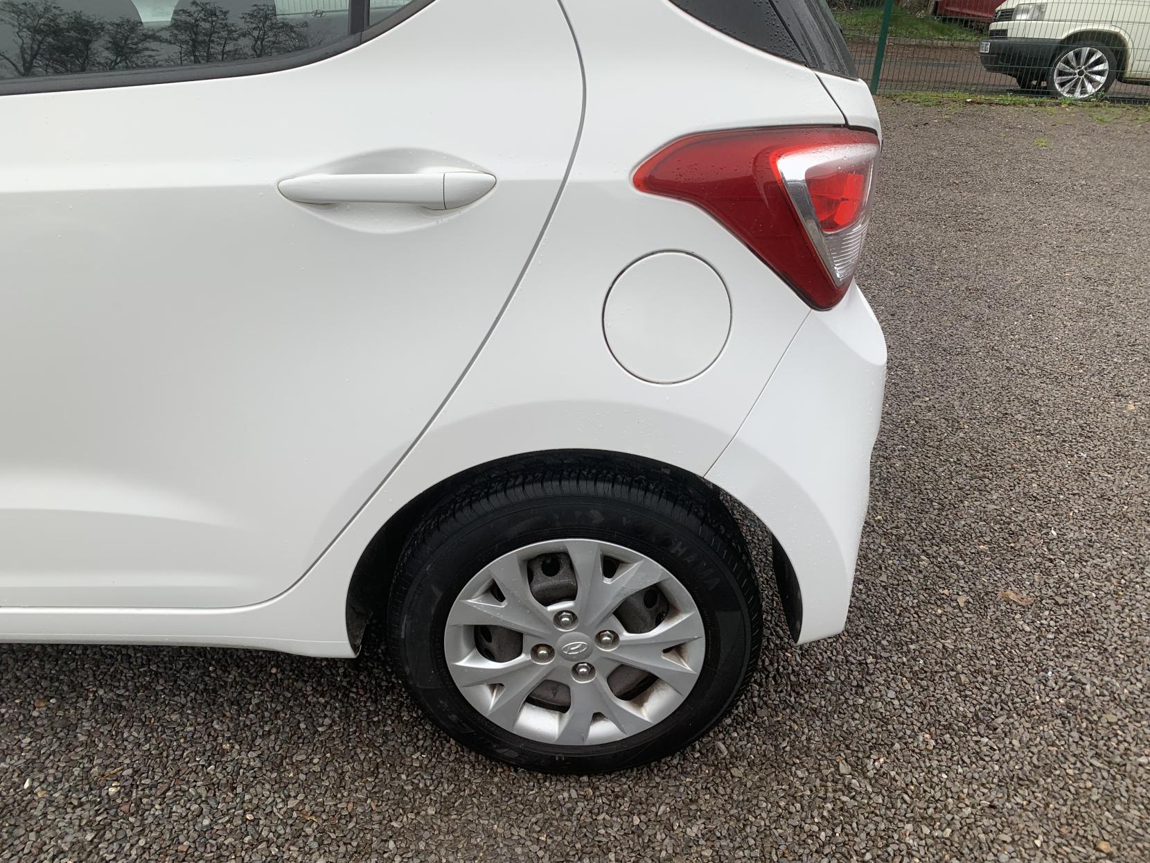 Hyundai i10 1.0 SE Hatchback 5dr Petrol Manual Euro 5 (66 ps)