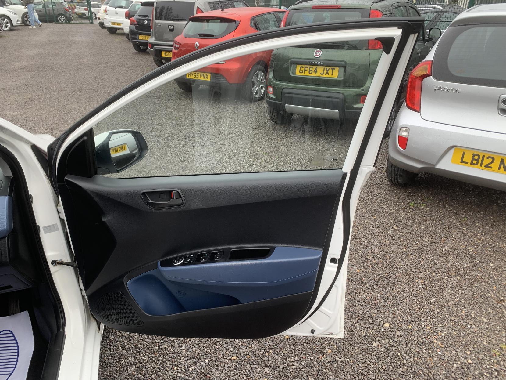 Hyundai i10 1.0 SE Hatchback 5dr Petrol Manual Euro 5 (66 ps)