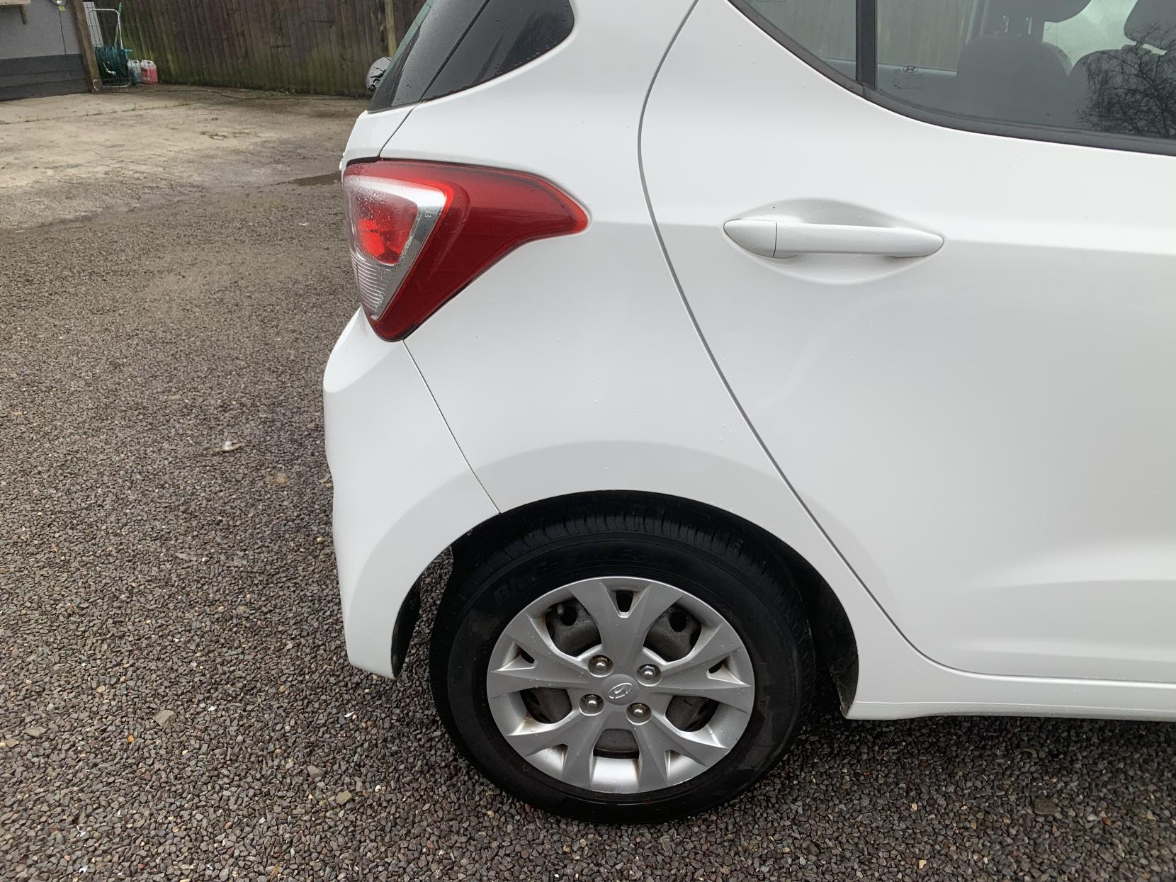 Hyundai i10 1.0 SE Hatchback 5dr Petrol Manual Euro 5 (66 ps)