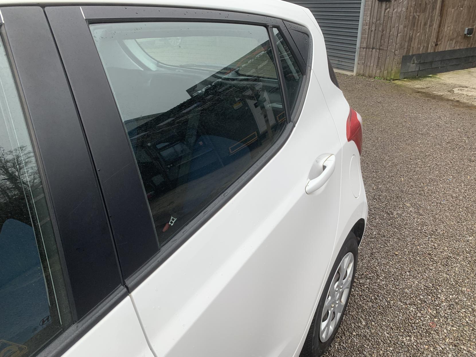 Hyundai i10 1.0 SE Hatchback 5dr Petrol Manual Euro 5 (66 ps)