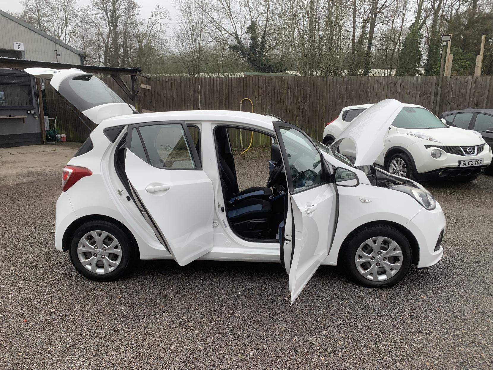 Hyundai i10 1.0 SE Hatchback 5dr Petrol Manual Euro 5 (66 ps)