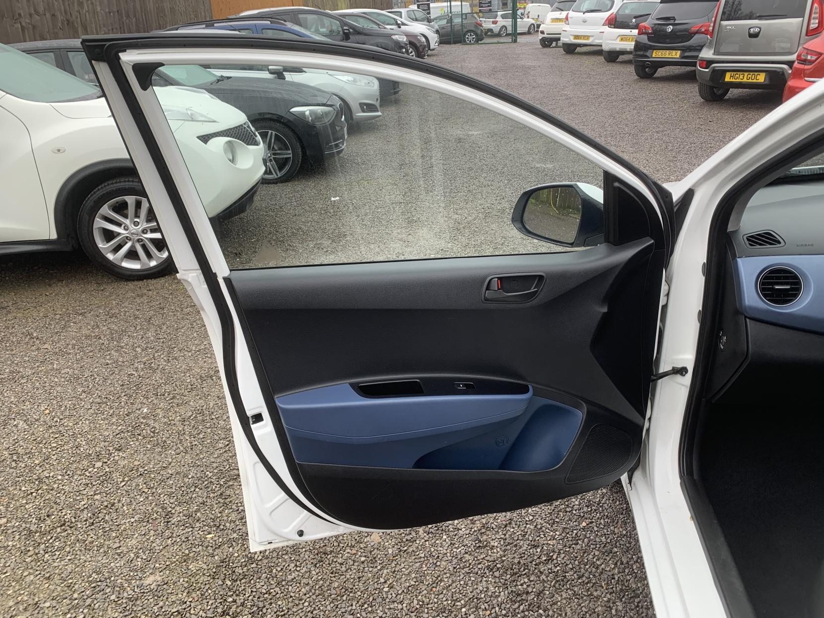 Hyundai i10 1.0 SE Hatchback 5dr Petrol Manual Euro 5 (66 ps)