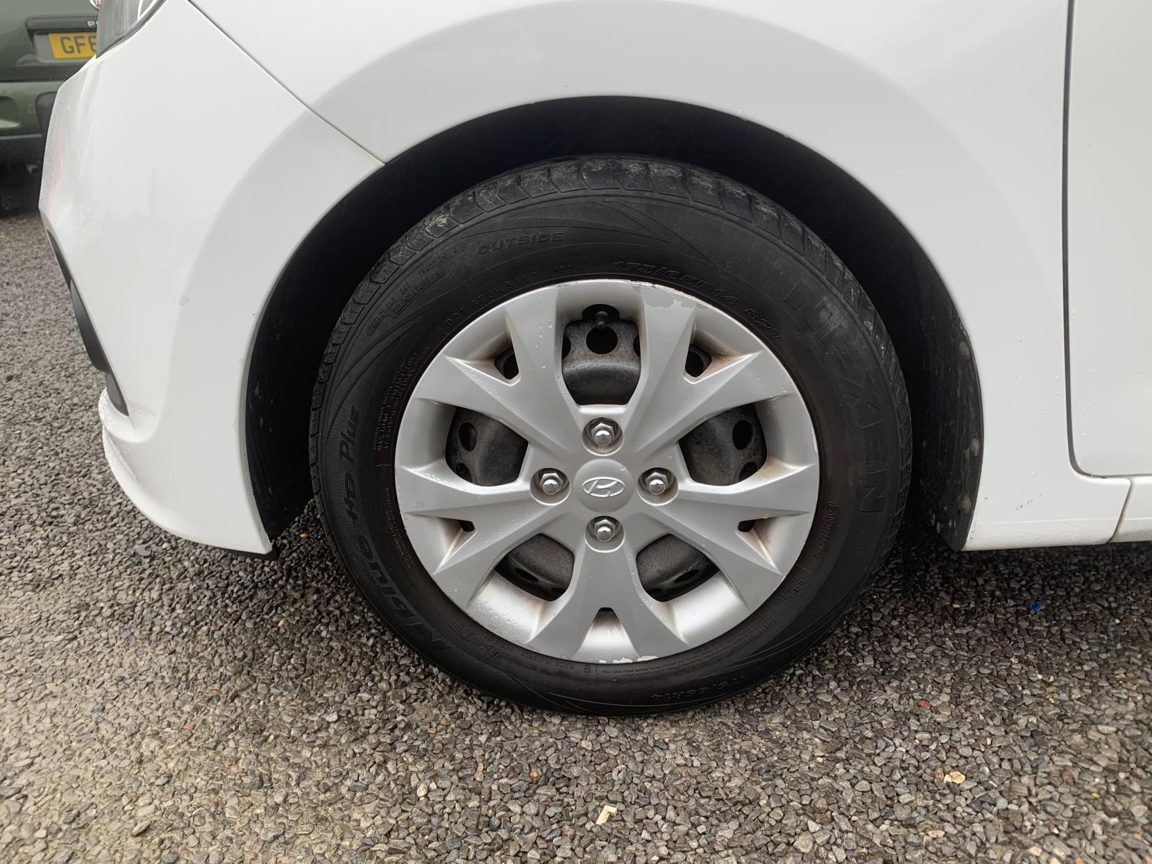 Hyundai i10 1.0 SE Hatchback 5dr Petrol Manual Euro 5 (66 ps)