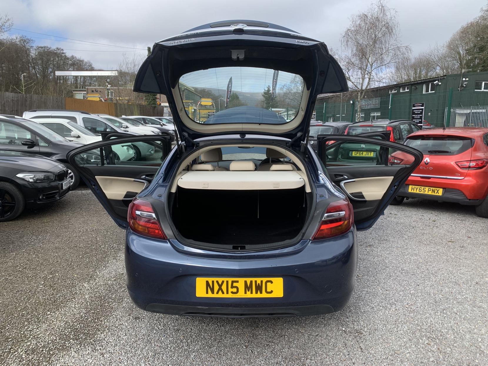 Vauxhall Insignia 2.0 CDTi Elite Nav Hatchback 5dr Diesel Auto Euro 5 (163 ps)