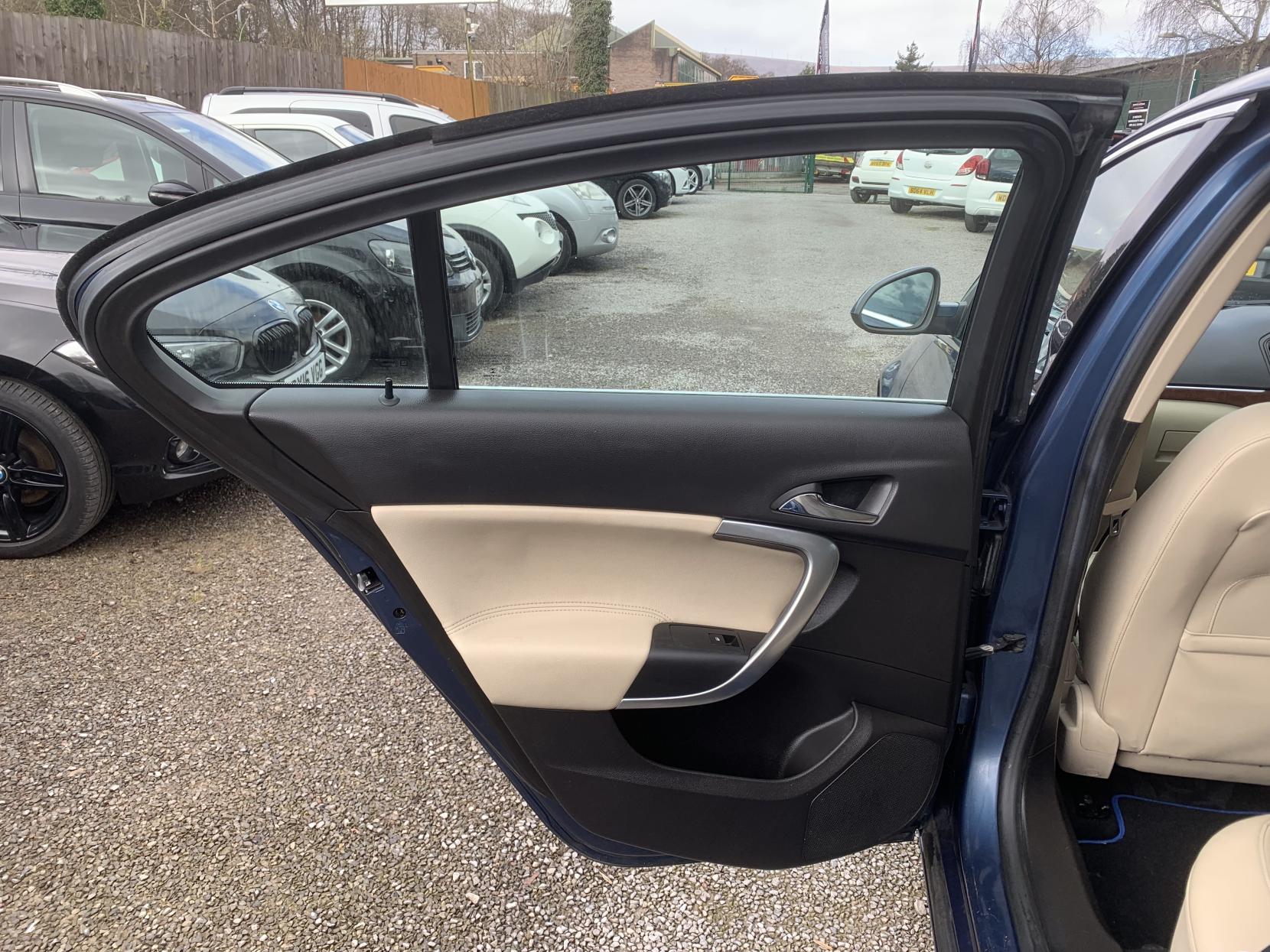 Vauxhall Insignia 2.0 CDTi Elite Nav Hatchback 5dr Diesel Auto Euro 5 (163 ps)