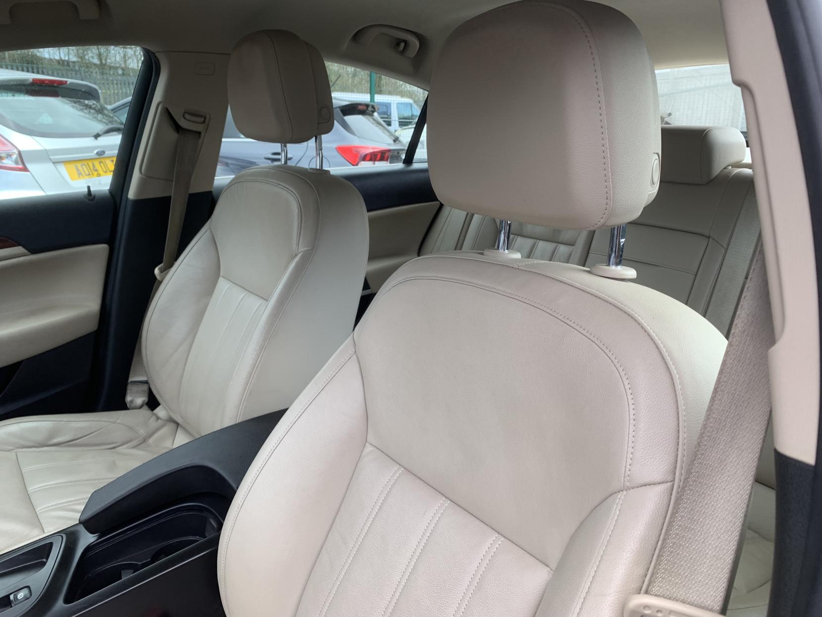 Vauxhall Insignia 2.0 CDTi Elite Nav Hatchback 5dr Diesel Auto Euro 5 (163 ps)