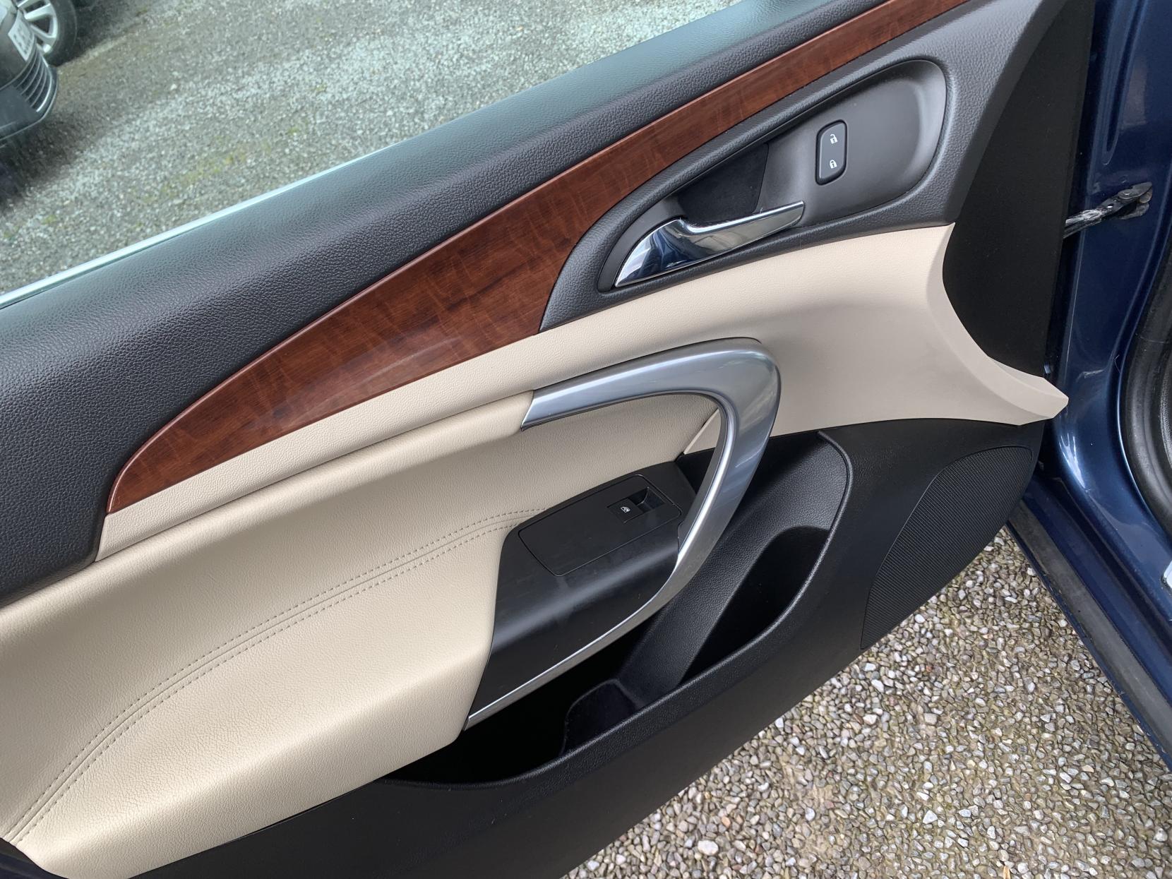 Vauxhall Insignia 2.0 CDTi Elite Nav Hatchback 5dr Diesel Auto Euro 5 (163 ps)