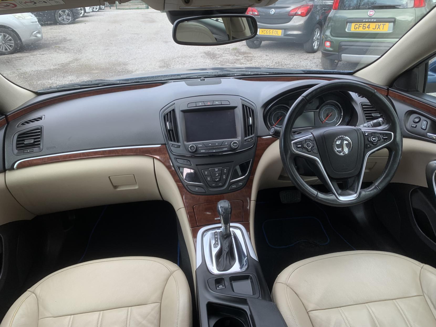 Vauxhall Insignia 2.0 CDTi Elite Nav Hatchback 5dr Diesel Auto Euro 5 (163 ps)
