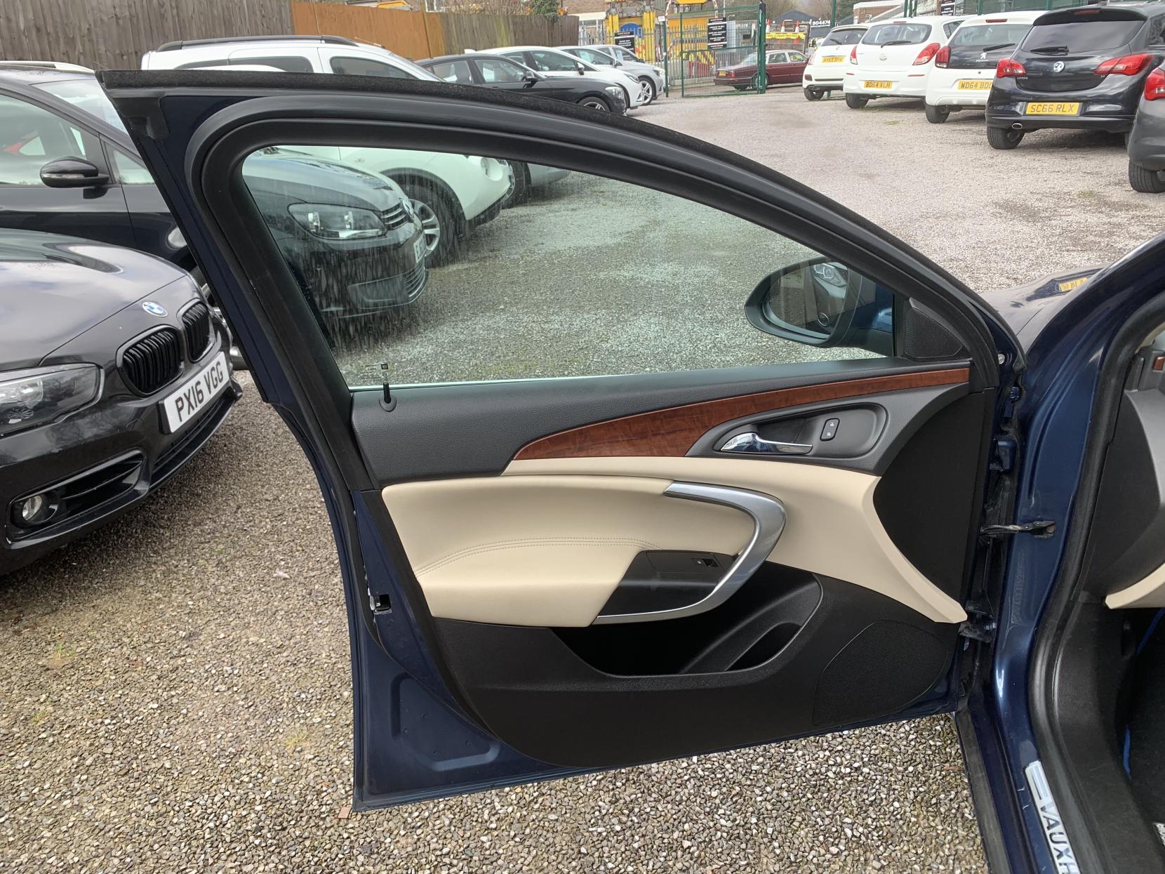 Vauxhall Insignia 2.0 CDTi Elite Nav Hatchback 5dr Diesel Auto Euro 5 (163 ps)