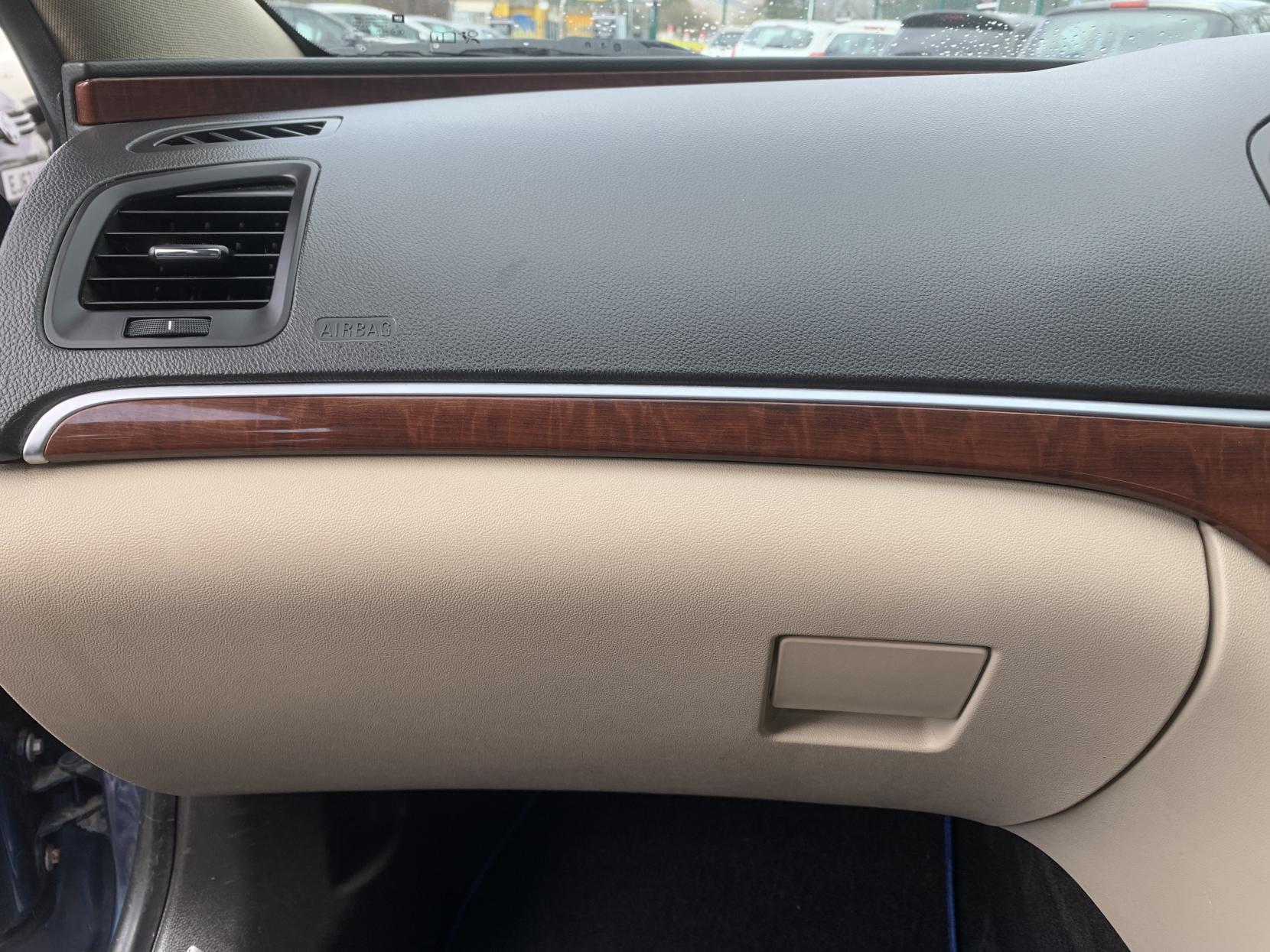 Vauxhall Insignia 2.0 CDTi Elite Nav Hatchback 5dr Diesel Auto Euro 5 (163 ps)