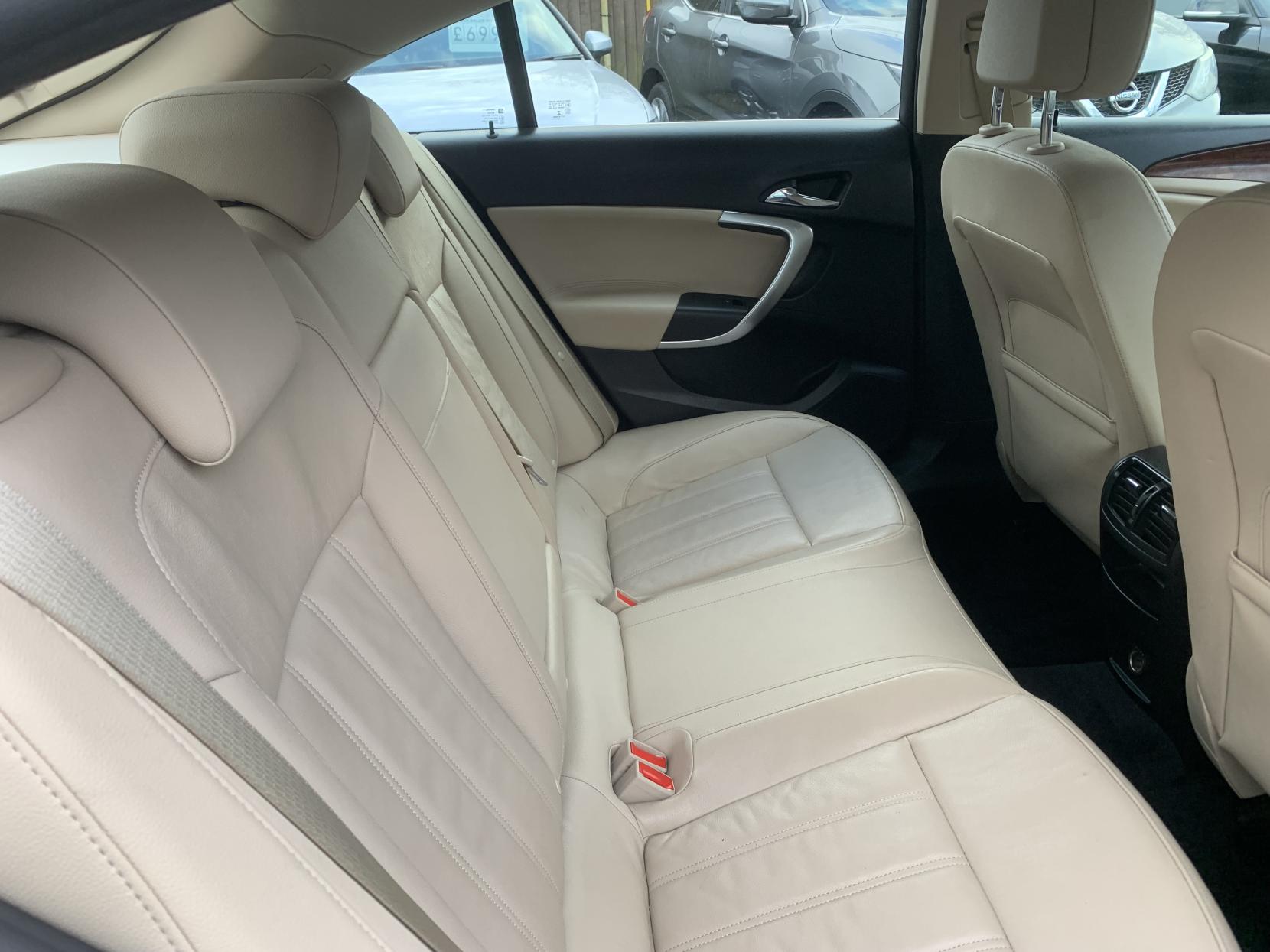 Vauxhall Insignia 2.0 CDTi Elite Nav Hatchback 5dr Diesel Auto Euro 5 (163 ps)