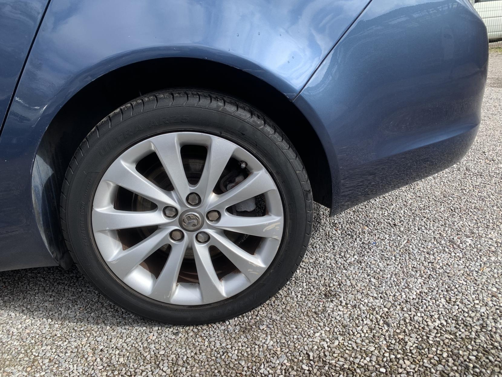 Vauxhall Insignia 2.0 CDTi Elite Nav Hatchback 5dr Diesel Auto Euro 5 (163 ps)