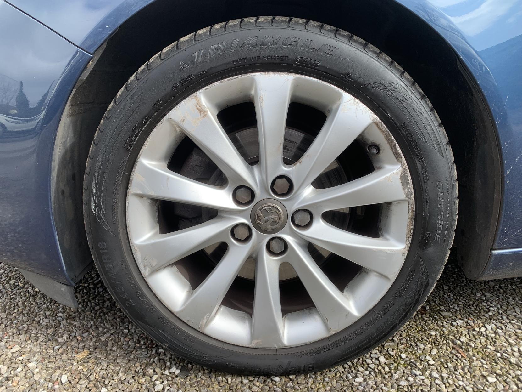 Vauxhall Insignia 2.0 CDTi Elite Nav Hatchback 5dr Diesel Auto Euro 5 (163 ps)