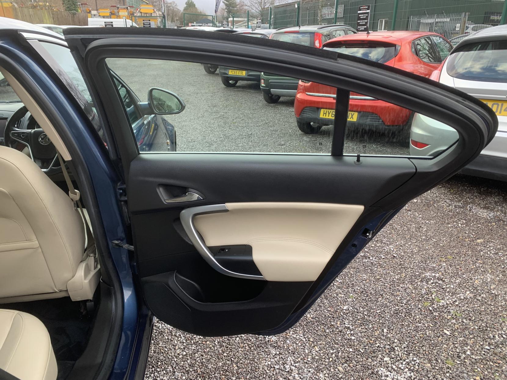 Vauxhall Insignia 2.0 CDTi Elite Nav Hatchback 5dr Diesel Auto Euro 5 (163 ps)