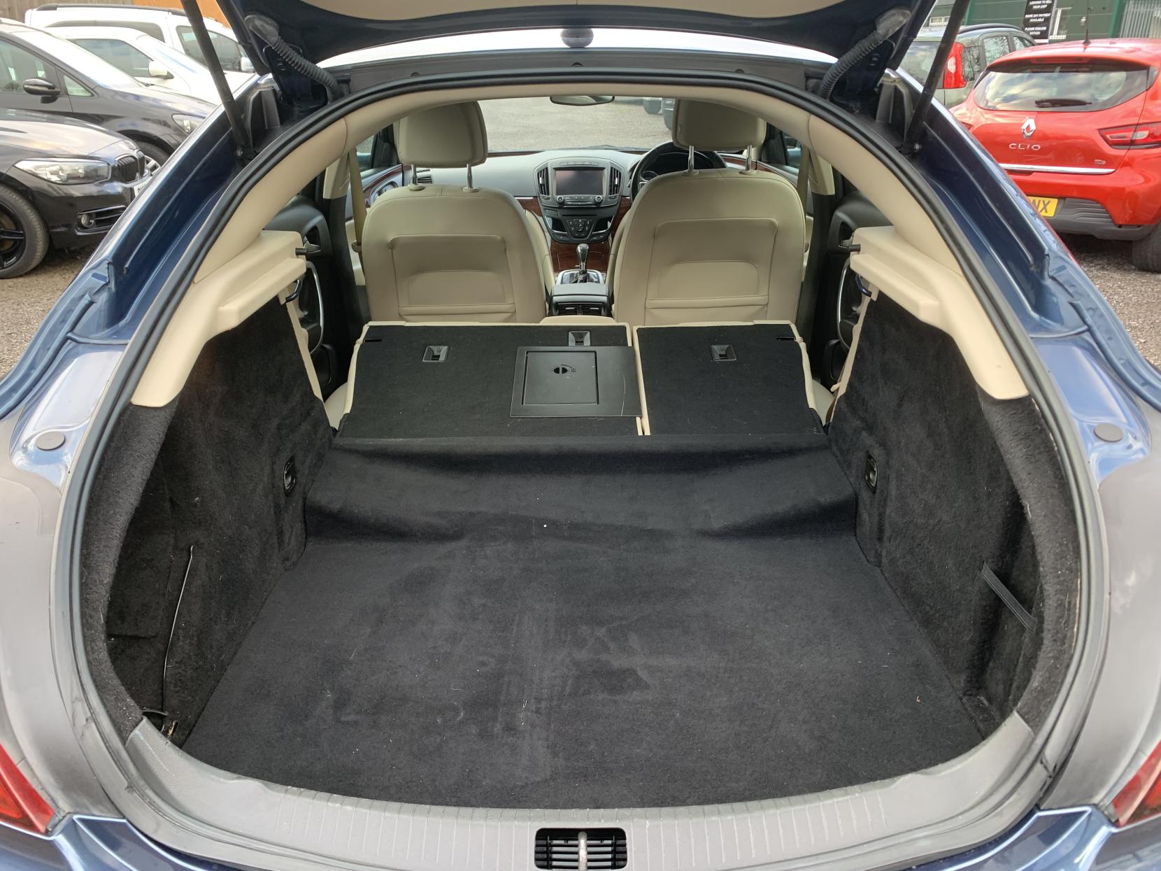 Vauxhall Insignia 2.0 CDTi Elite Nav Hatchback 5dr Diesel Auto Euro 5 (163 ps)