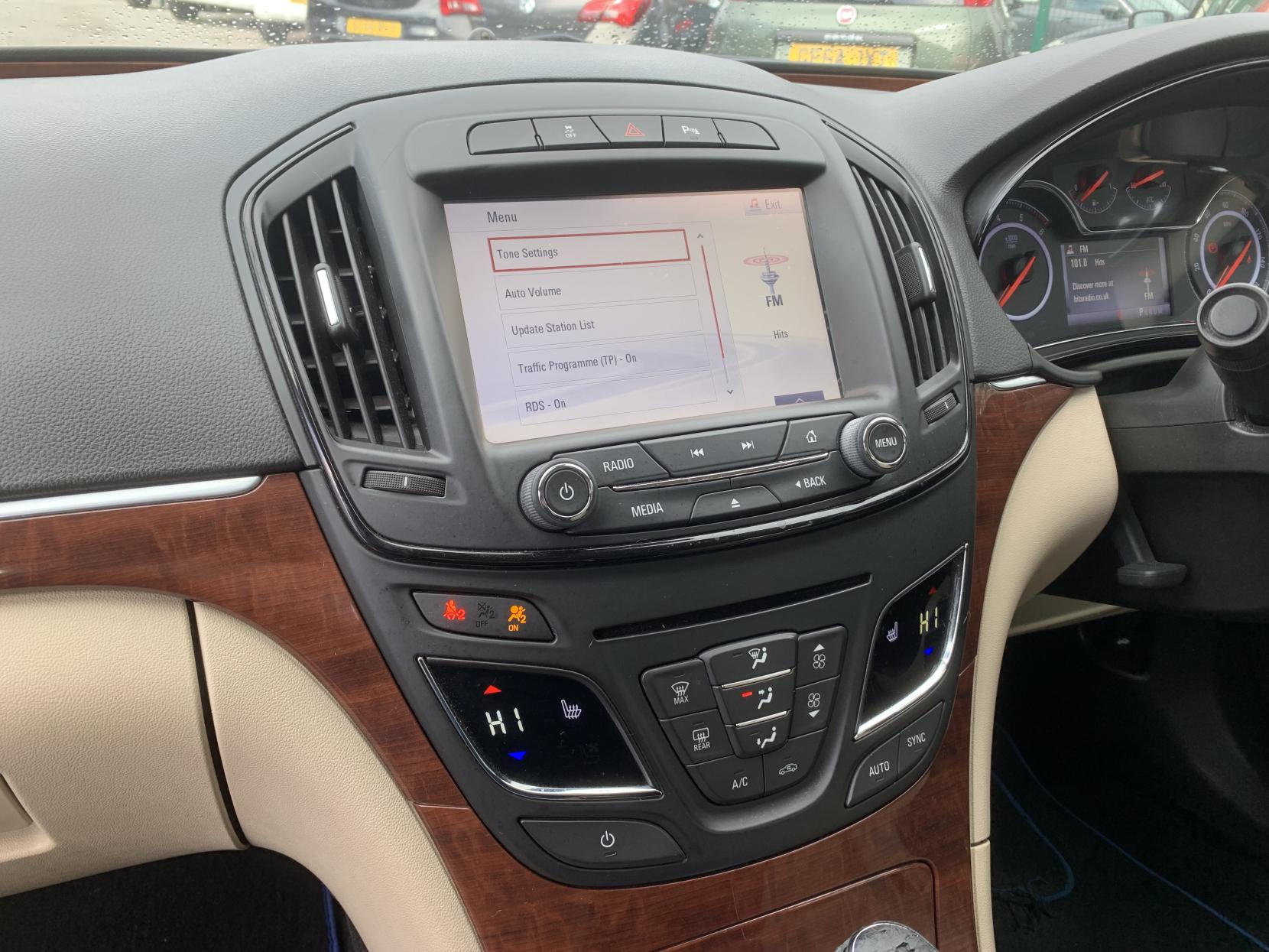 Vauxhall Insignia 2.0 CDTi Elite Nav Hatchback 5dr Diesel Auto Euro 5 (163 ps)