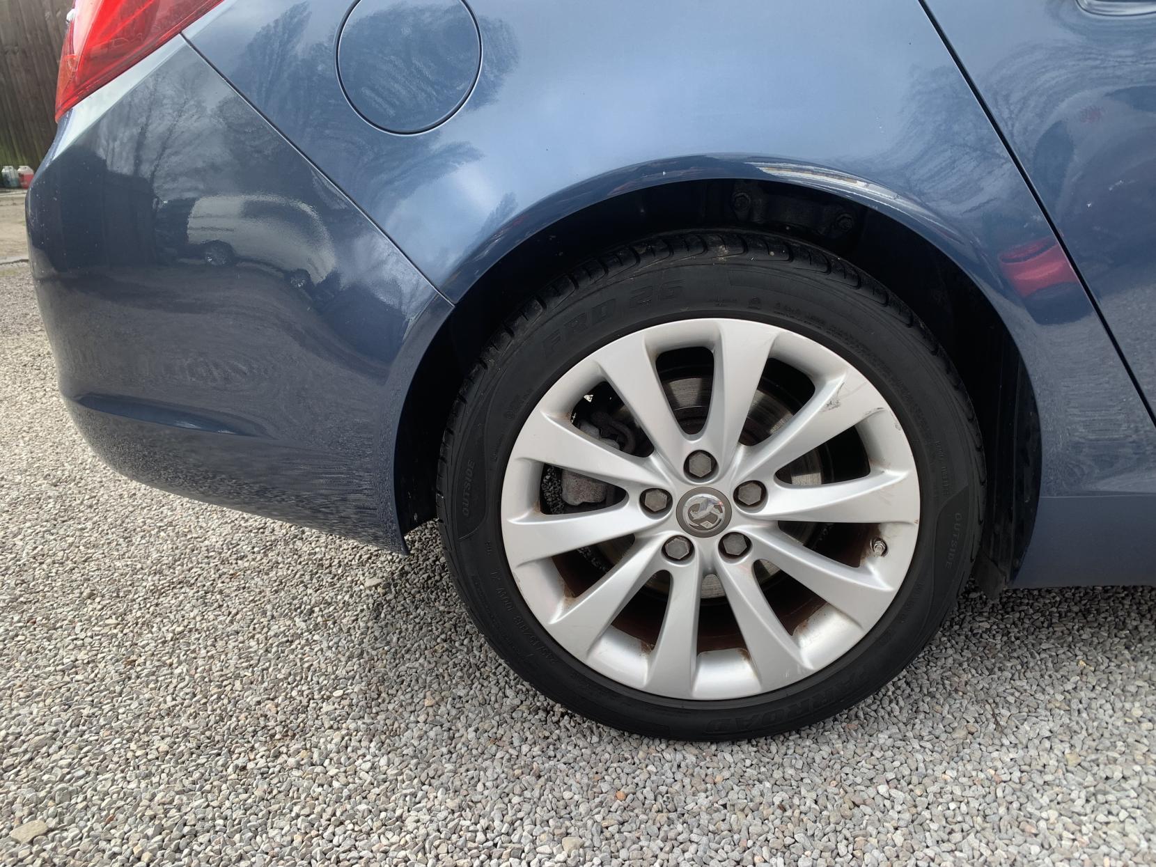 Vauxhall Insignia 2.0 CDTi Elite Nav Hatchback 5dr Diesel Auto Euro 5 (163 ps)