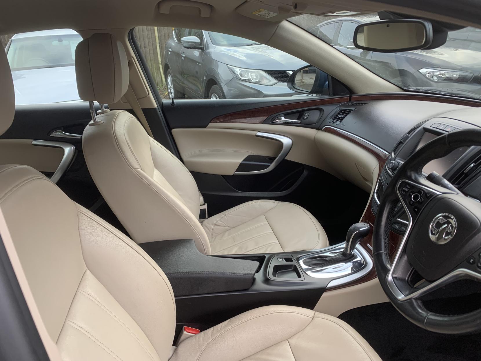 Vauxhall Insignia 2.0 CDTi Elite Nav Hatchback 5dr Diesel Auto Euro 5 (163 ps)