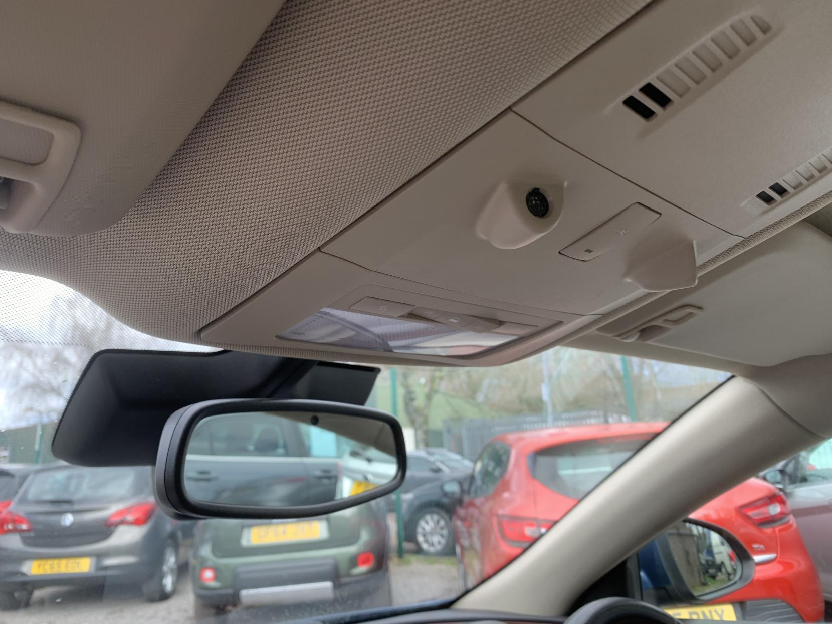 Vauxhall Insignia 2.0 CDTi Elite Nav Hatchback 5dr Diesel Auto Euro 5 (163 ps)